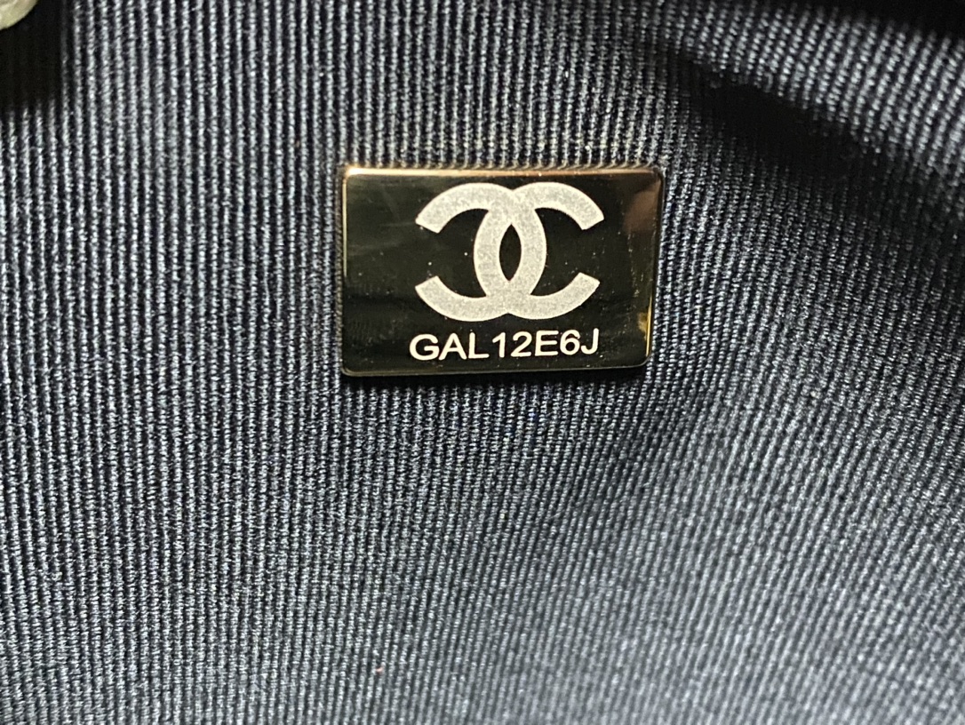 [TOP] CHANEL Backpack Calfskin 19.5x22x7cm - Black&GHW