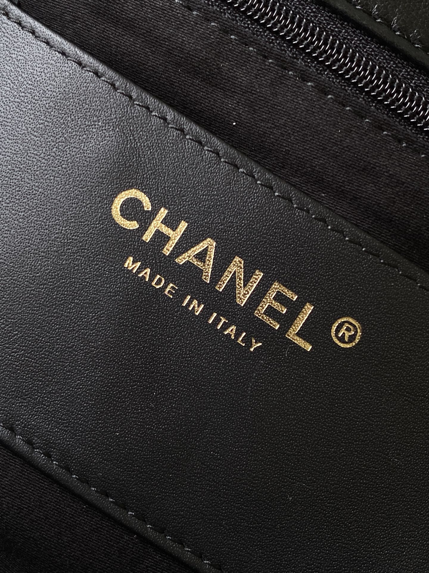 [TOP] CHANEL Flap Shopping Bag 45×27×10 cm - Black