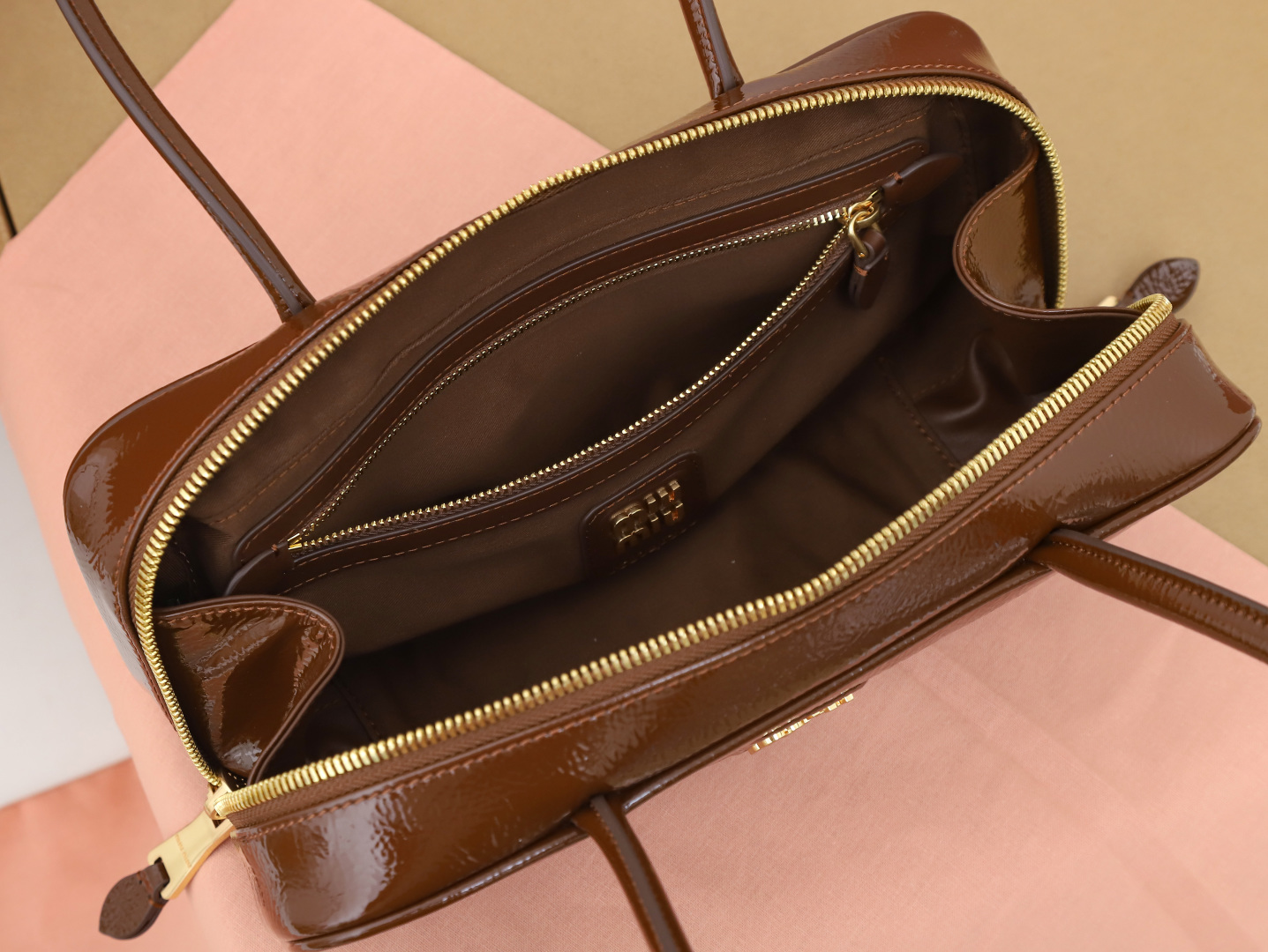 [TOP] Miu Miu Bag Wax Leather with Ice Crack Texture 28X12X9cm - Brown