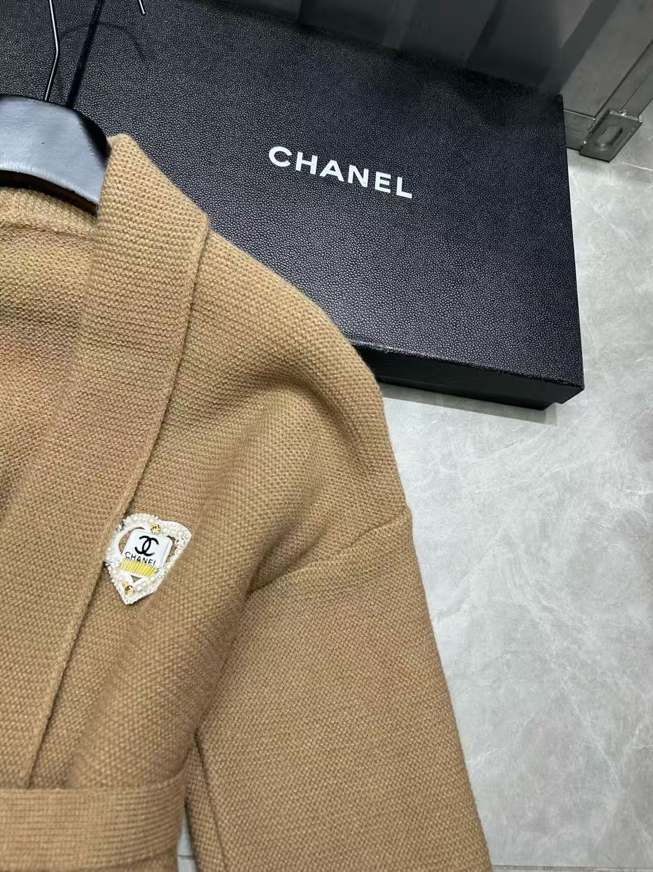 [TOP] CHANEL Knitted Cardigan - Khaki