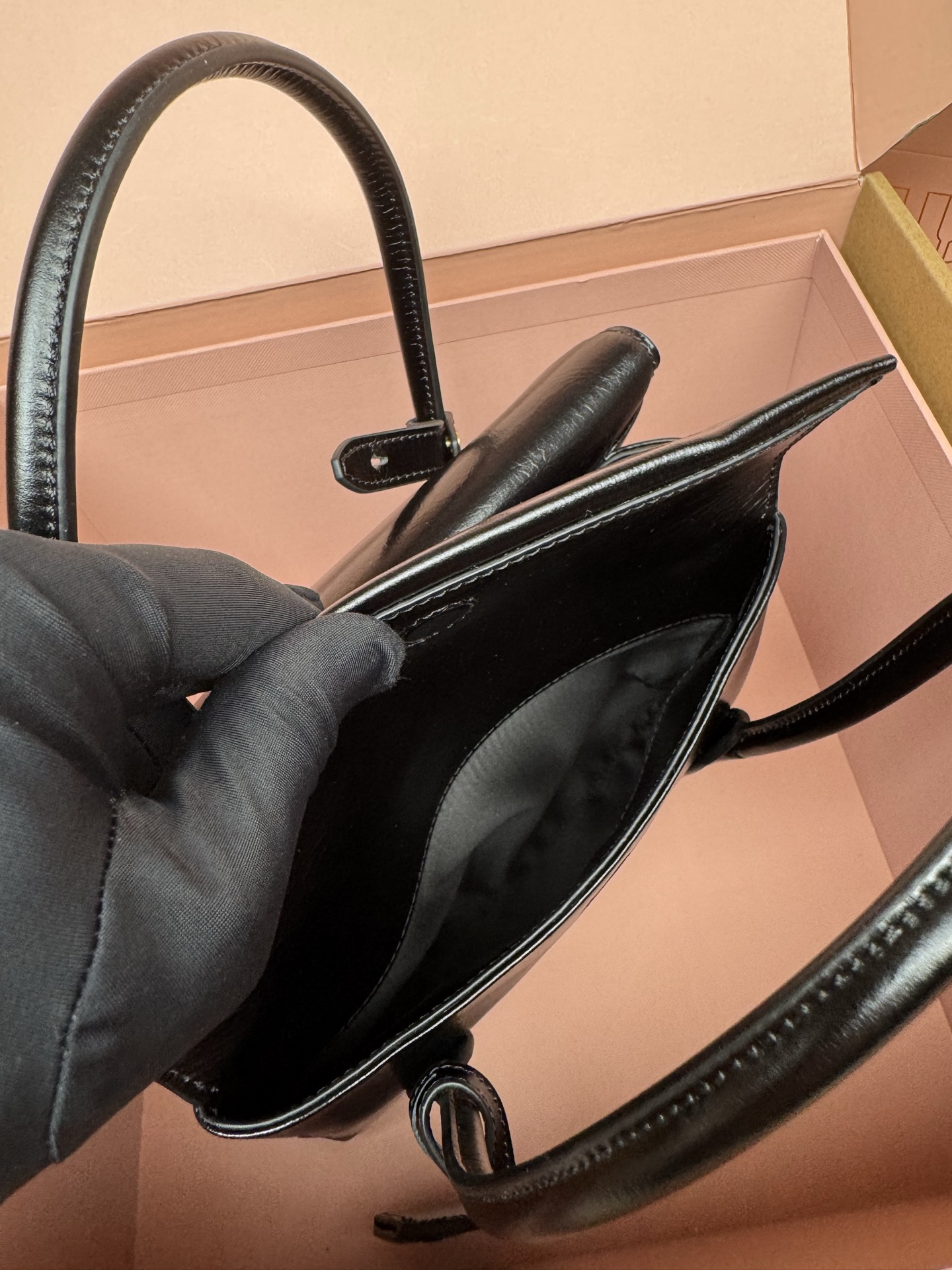 [TOP] Miu Miu Solitaire Bag 25x28x11cm - Black