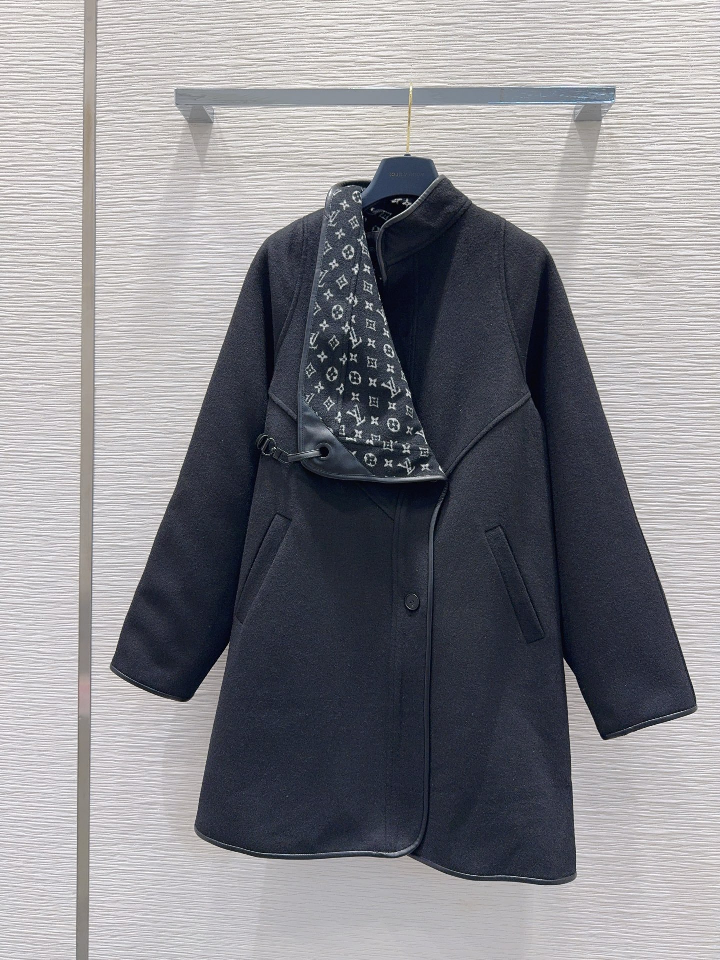 [TOP] Louis Vuitton LV Woolen Coat - Black
