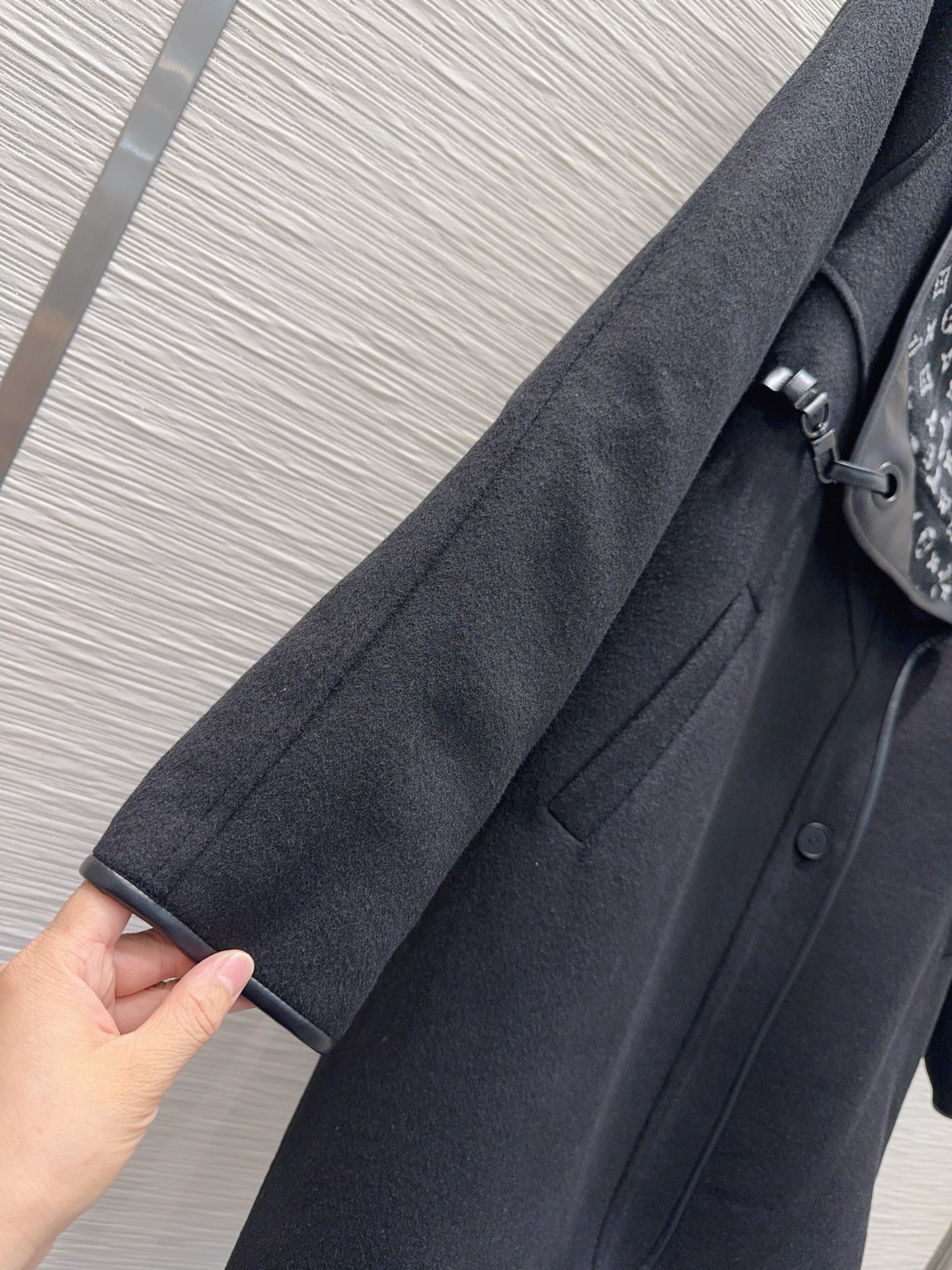 [TOP] Louis Vuitton LV Woolen Coat - Black