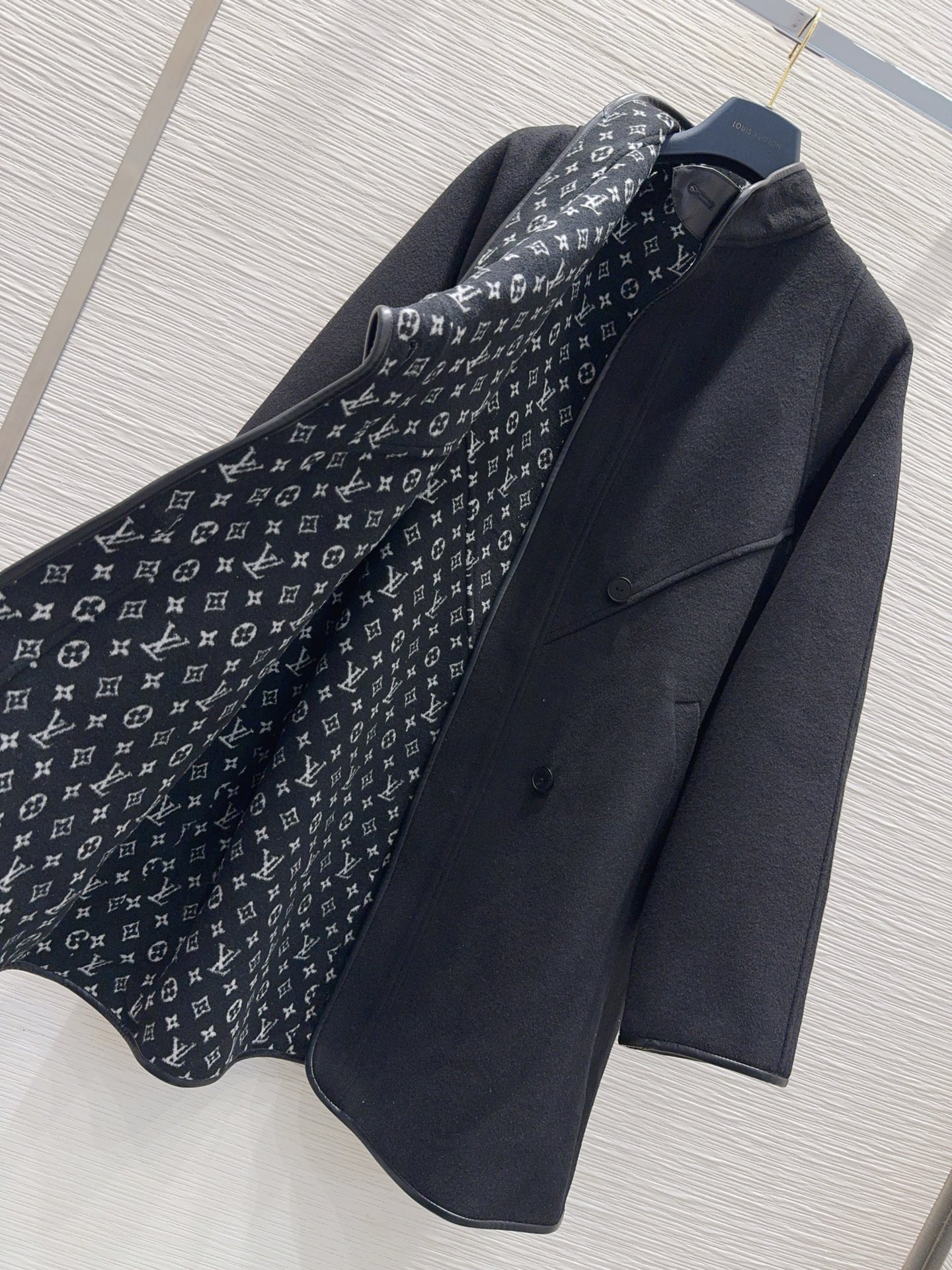 [TOP] Louis Vuitton LV Woolen Coat - Black