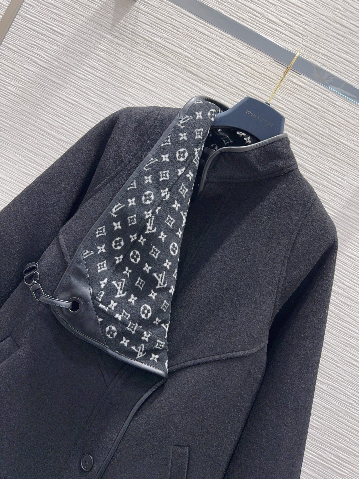 [TOP] Louis Vuitton LV Woolen Coat - Black