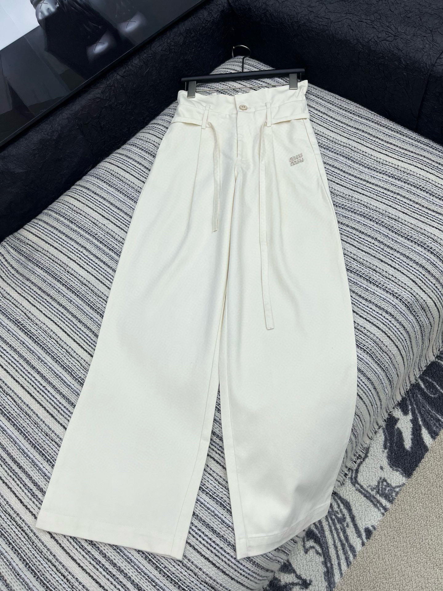 [TOP] Miu Miu Pants - White