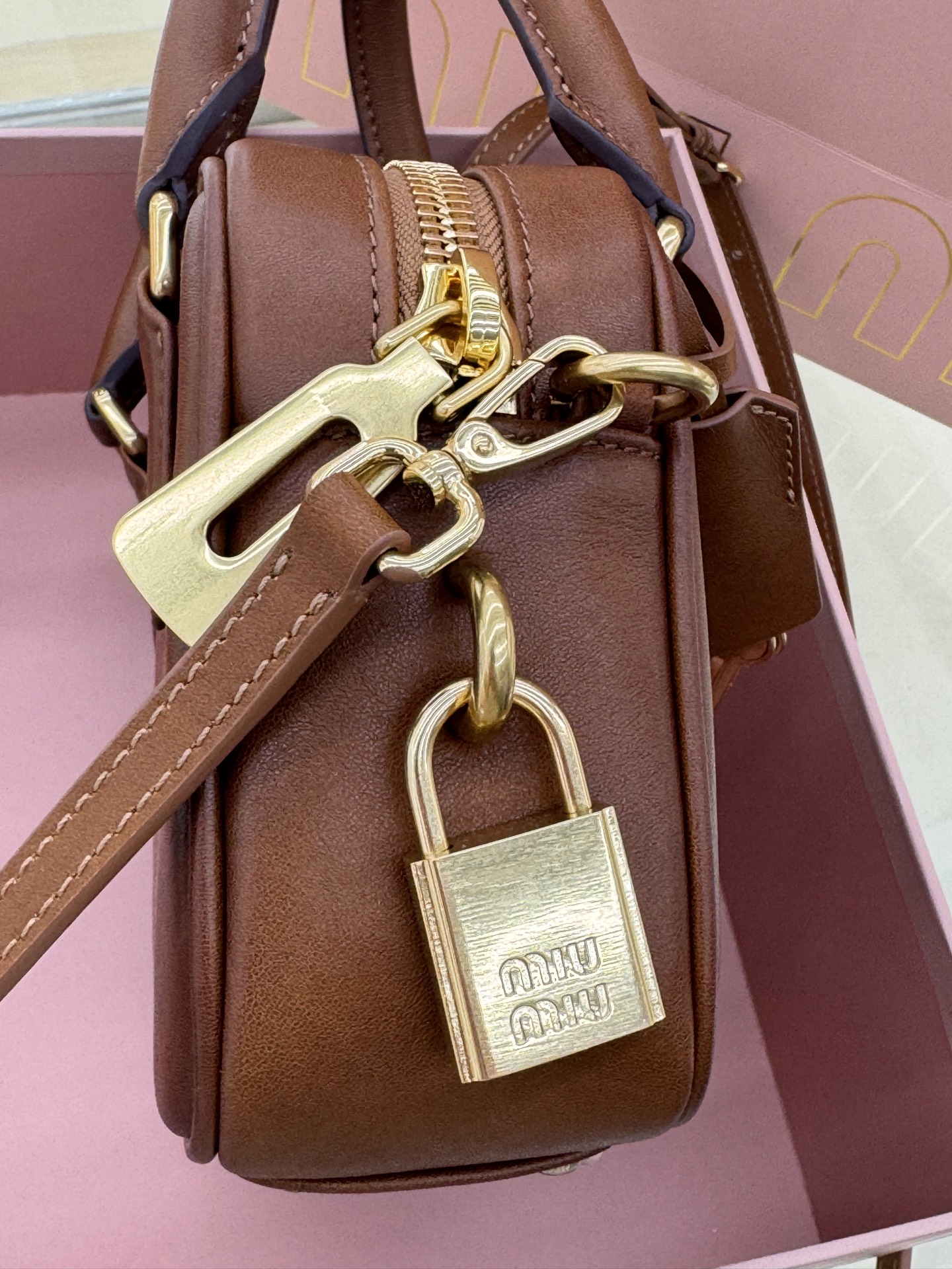 [TOP] Miu Miu Mini Arcadie Calfskin Bag 19x13x6cm - Brown