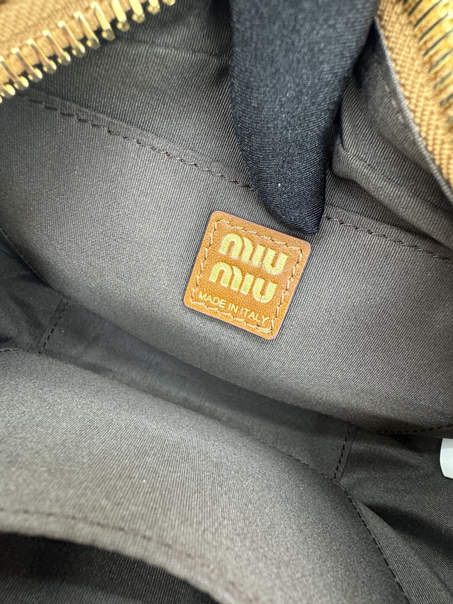 [TOP] Miu Miu Mini Arcadie Calfskin Bag 19x13x6cm - Brown