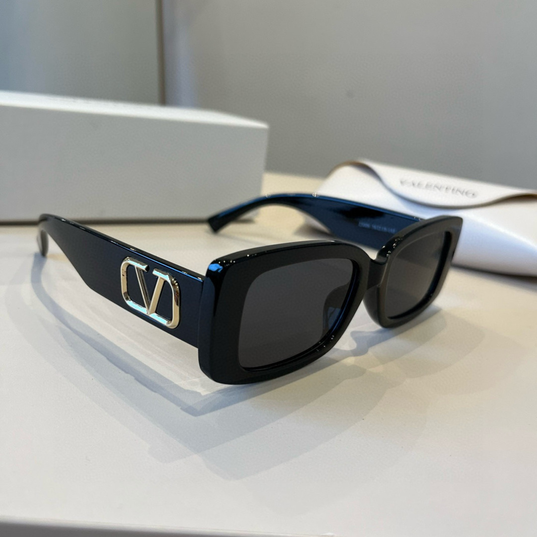 [TOP] Valentino Sunglasses - 2 Colors