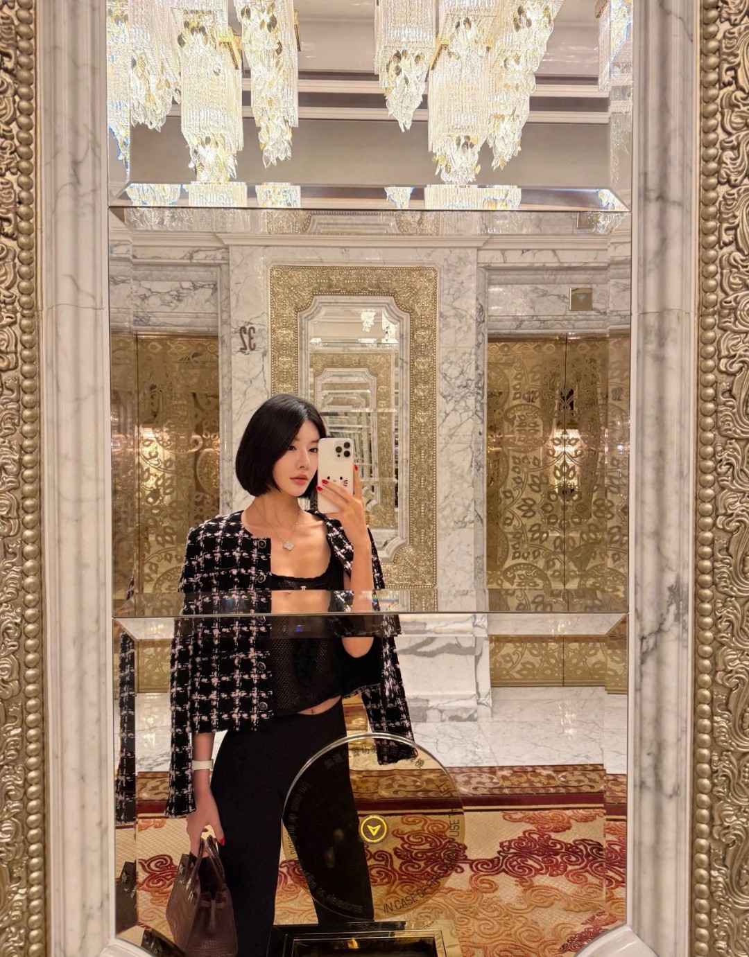 [TOP] CHANEL Tweed Jacket + Skirt - Black