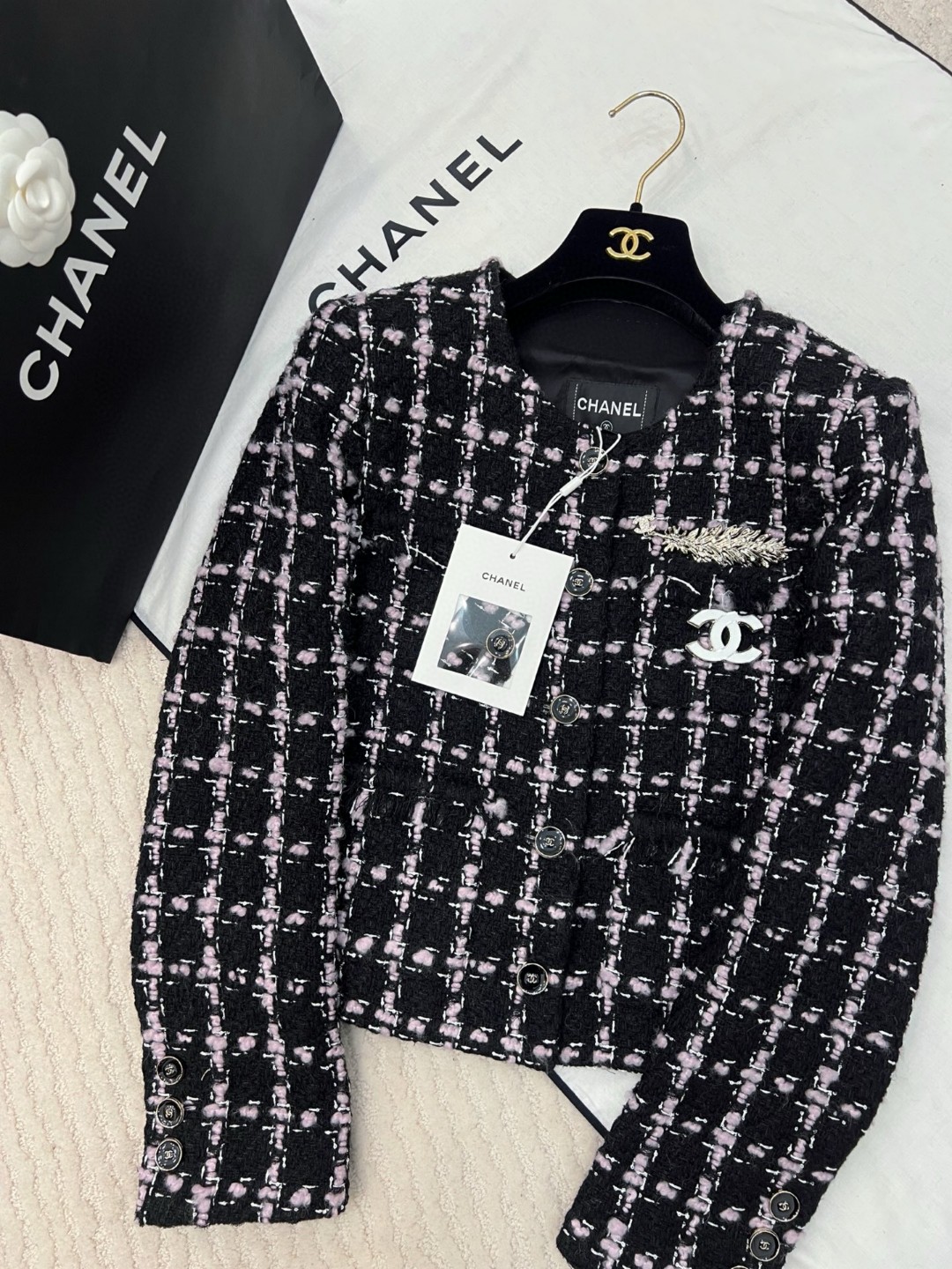 [TOP] CHANEL Tweed Jacket + Skirt - Black