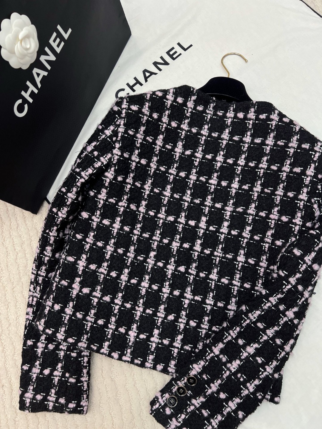 [TOP] CHANEL Tweed Jacket + Skirt - Black