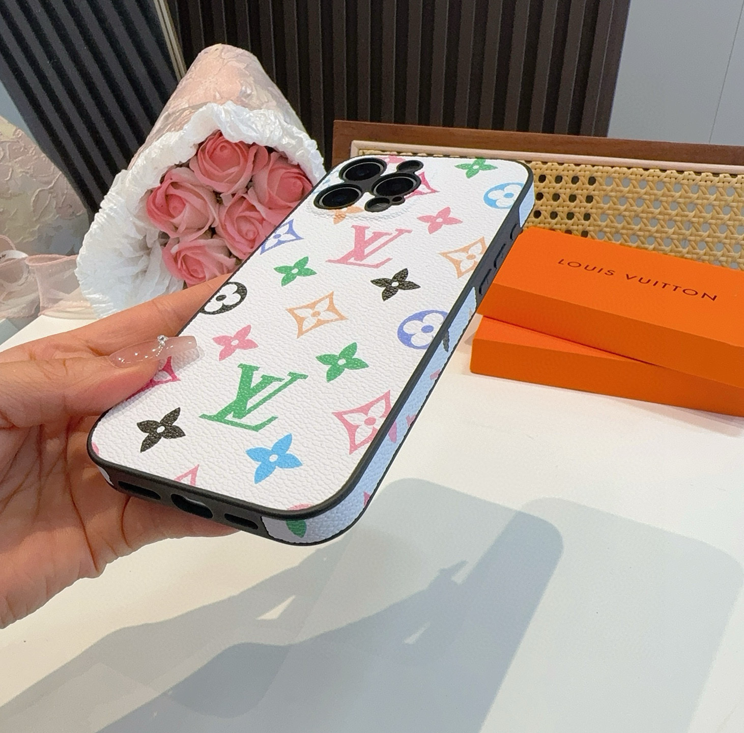 [TOP] Louis Vuitton LV Phone Case - White
