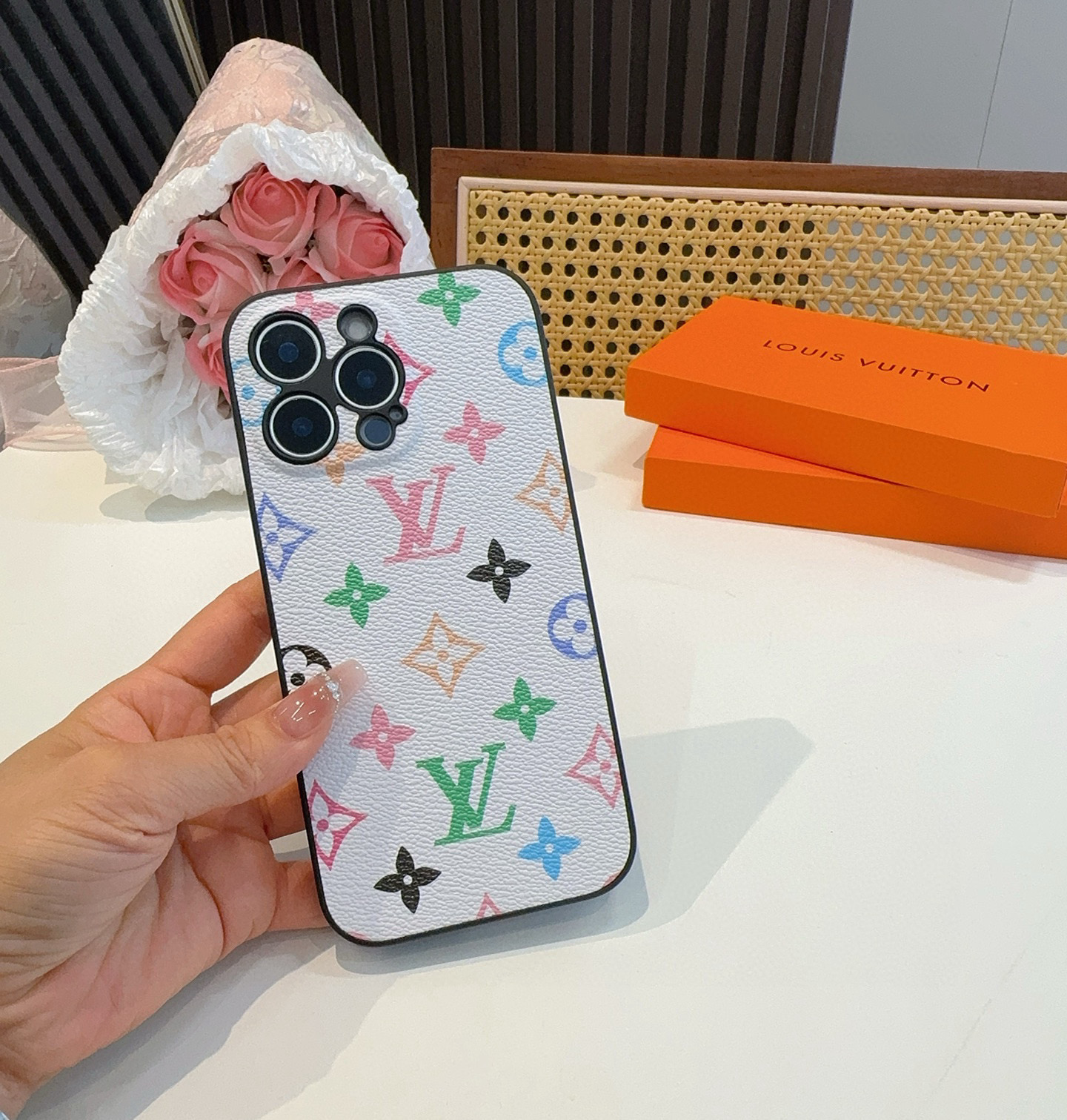 [TOP] Louis Vuitton LV Phone Case - White