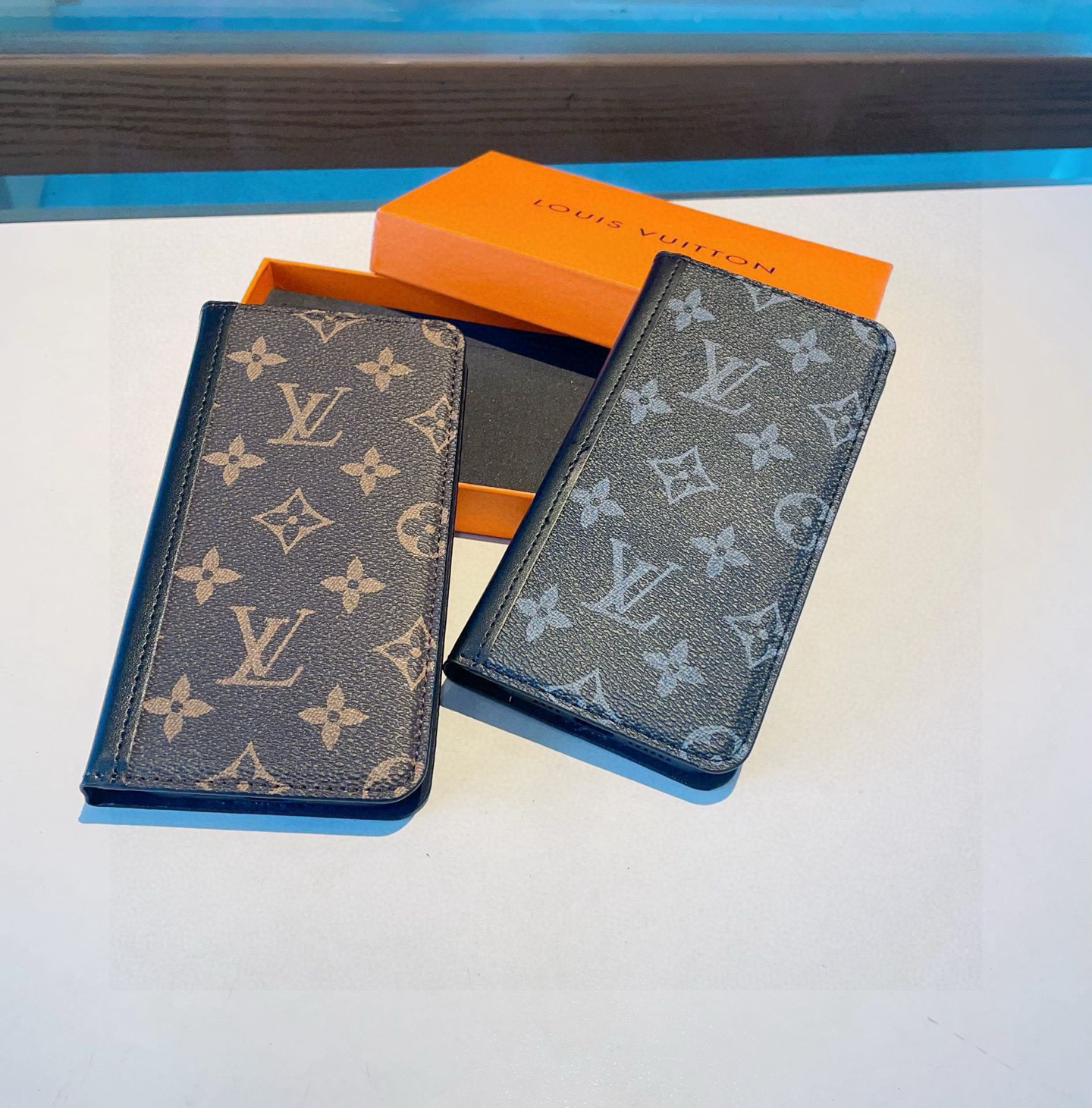 [TOP] Louis Vuitton LV Phone Case - 2 Colors