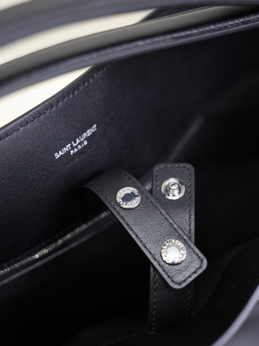 [TOP] Yves Saint Laurent YSL Cowhide Hobo Bag  31×40×17cm -Black