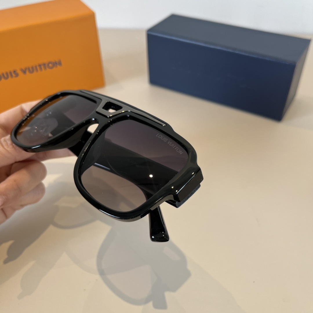 [TOP] Louis Vuitton LV Sunglasses - 2 Colors
