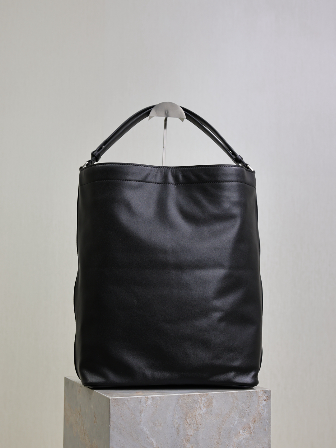 [TOP] Yves Saint Laurent YSL Cowhide Hobo Bag  31×40×17cm -Black