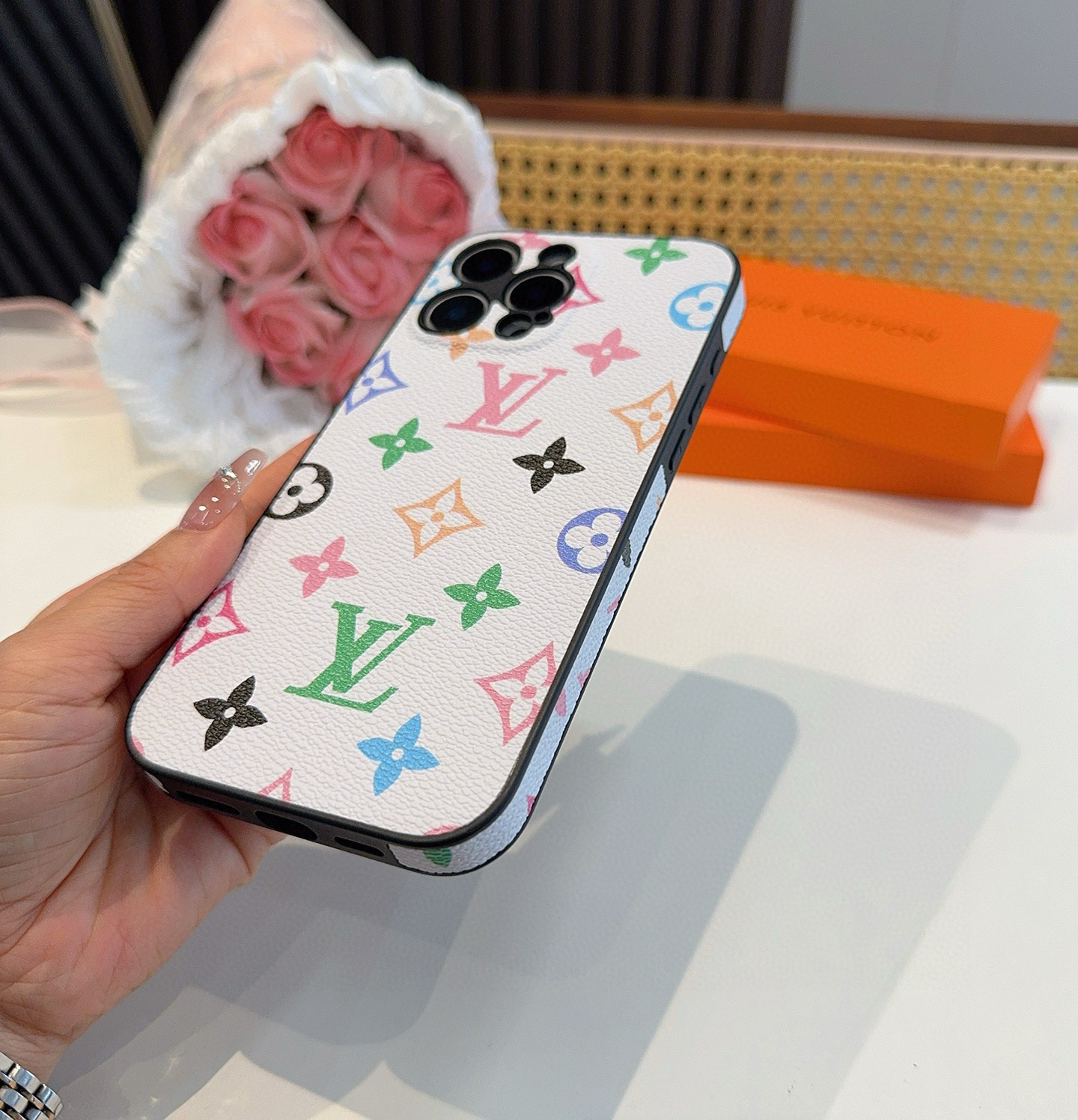 [TOP] Louis Vuitton LV Phone Case - White