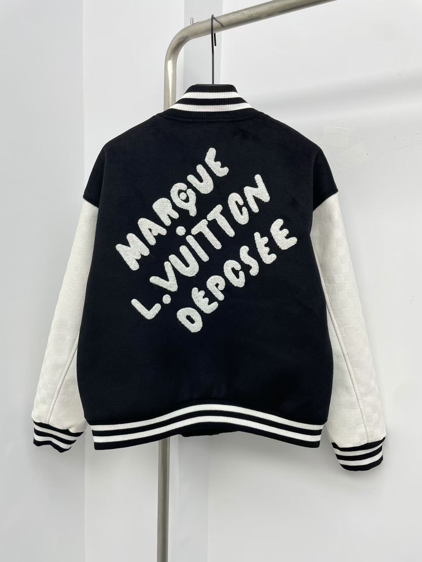 [TOP] Louis Vuitton LV Men's/Women's Jacket - Black