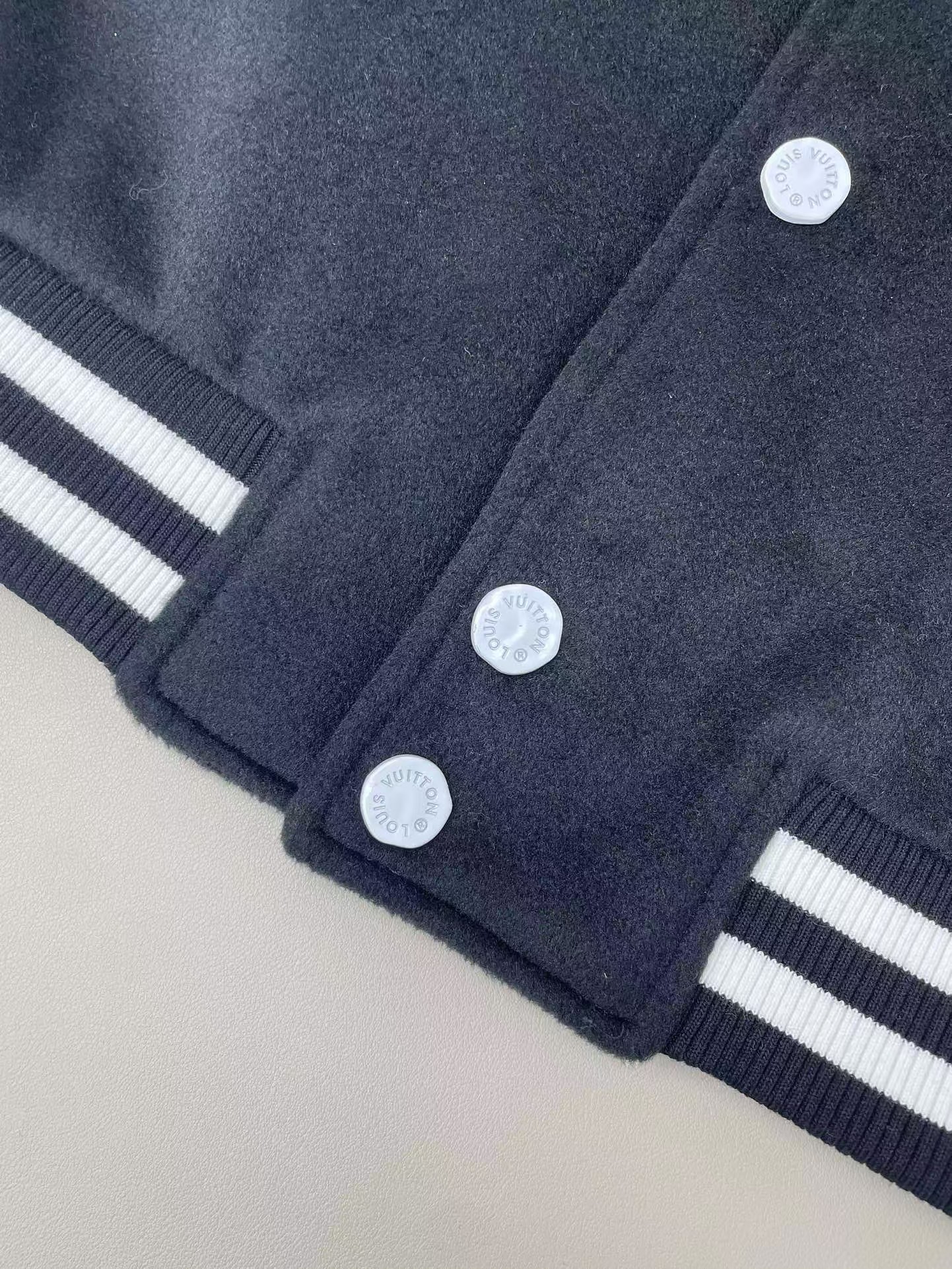 [TOP] Louis Vuitton LV Men's/Women's Jacket - Black