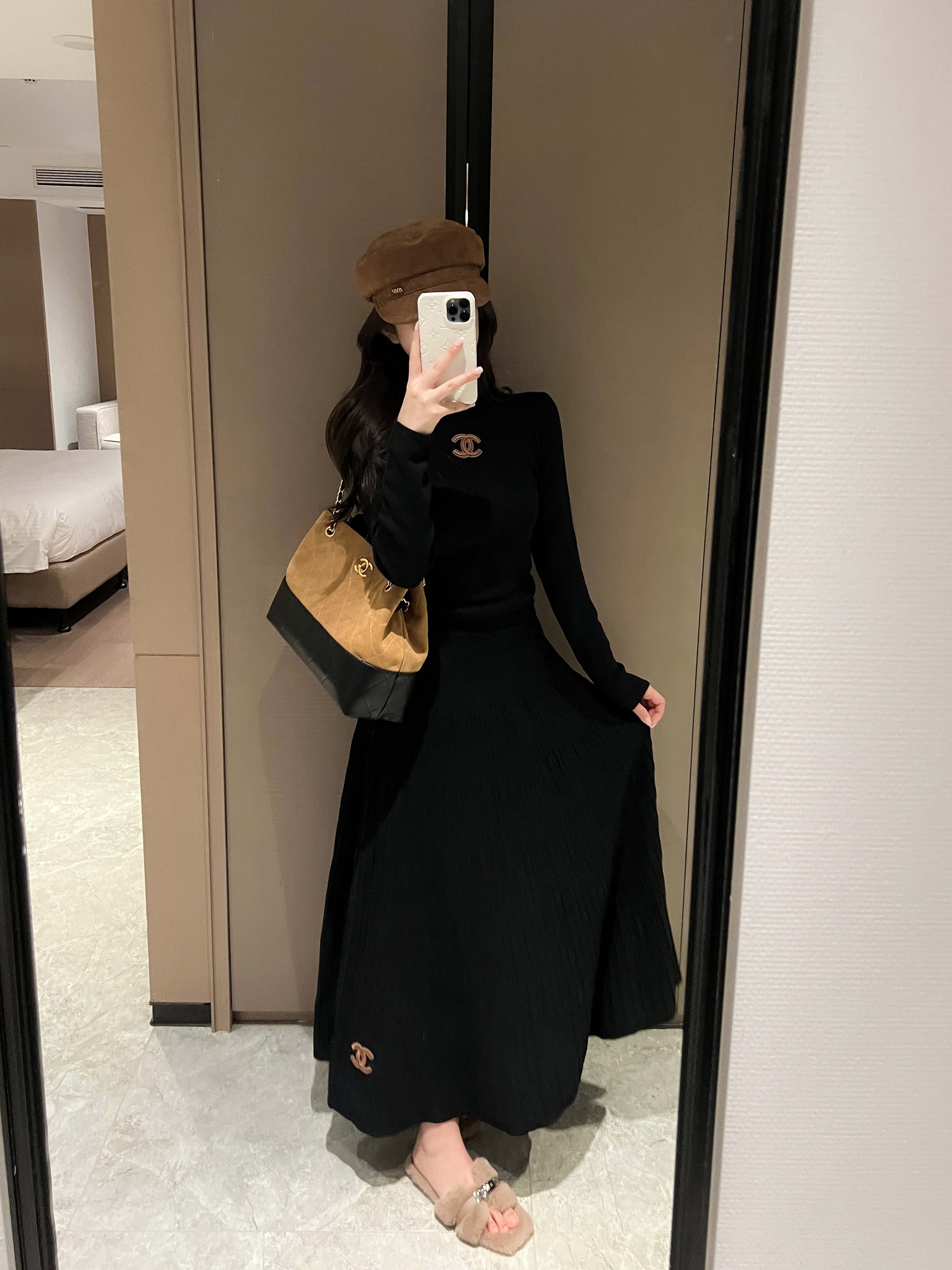 [TOP] CHANEL Striped Knit Top and Skirt Set - 2 Color