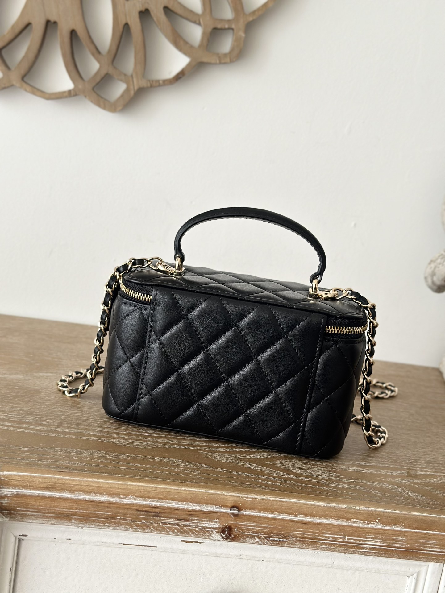 [TOP] CHANEL Vanity Case Bag 9.5× 17 × 8 cm - Black