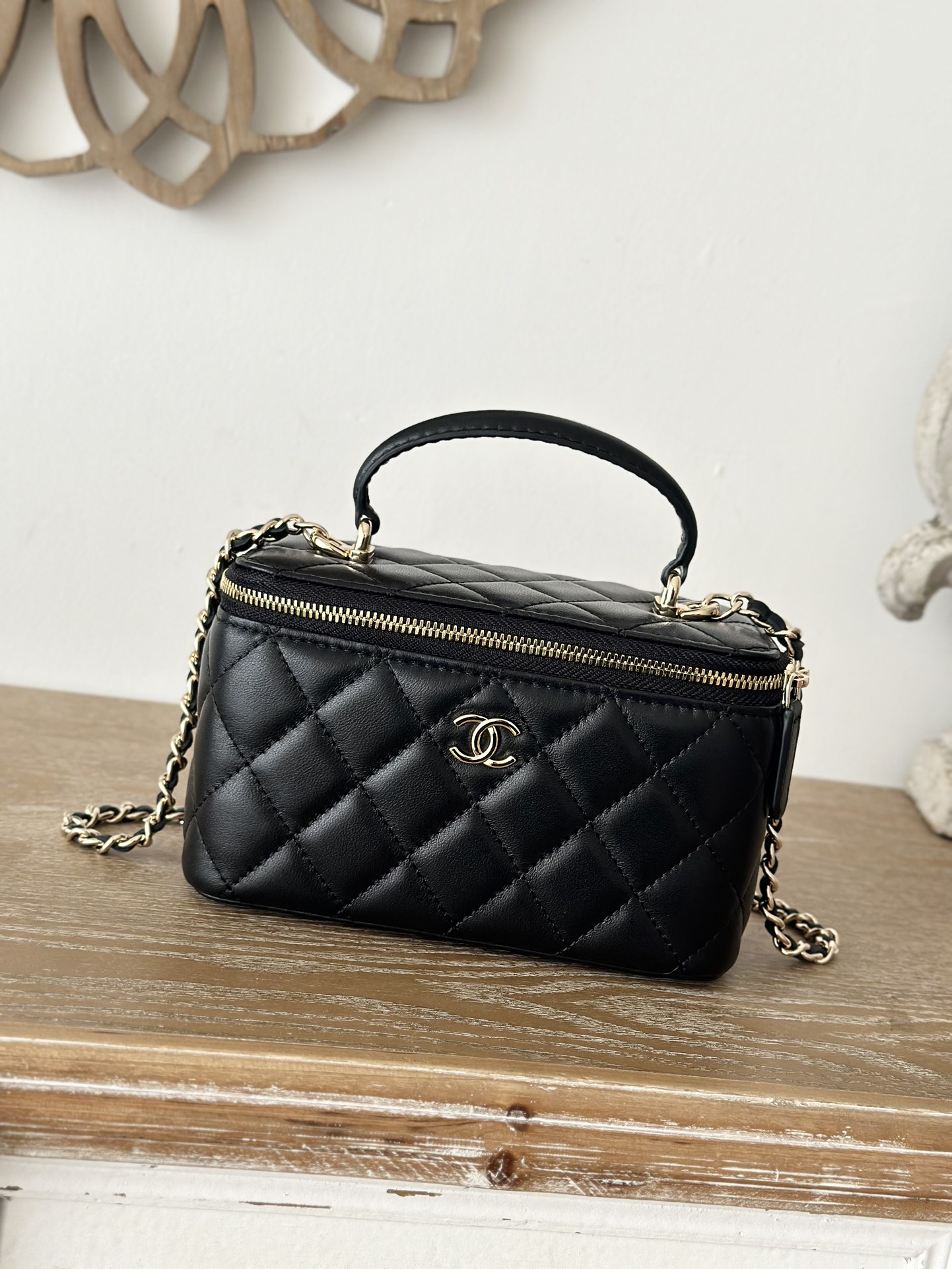 [TOP] CHANEL Vanity Case Bag 9.5× 17 × 8 cm - Black