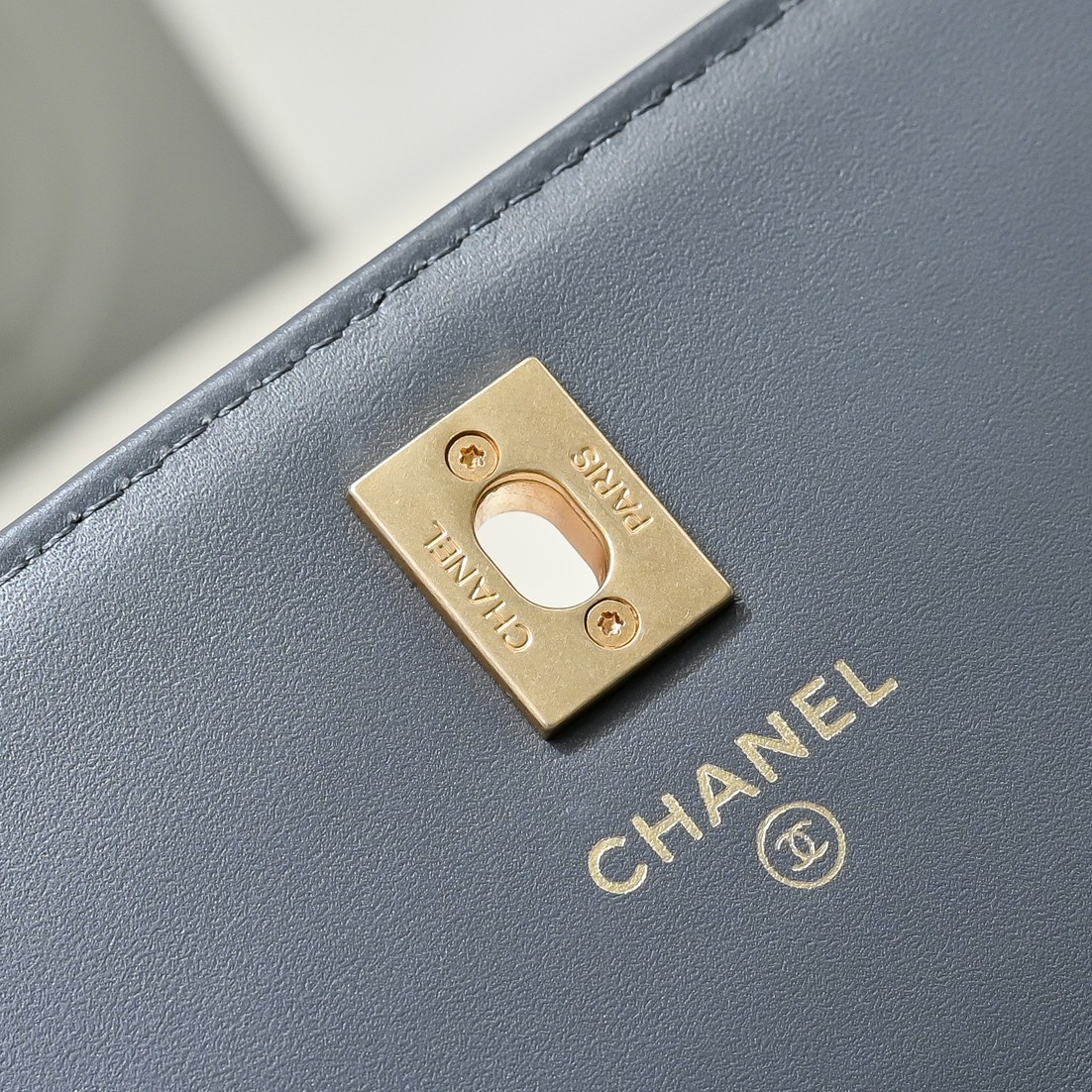 [TOP] CHANEL WOC Bag with CC Logo Handle Calfskin 18.5 cm - Gray