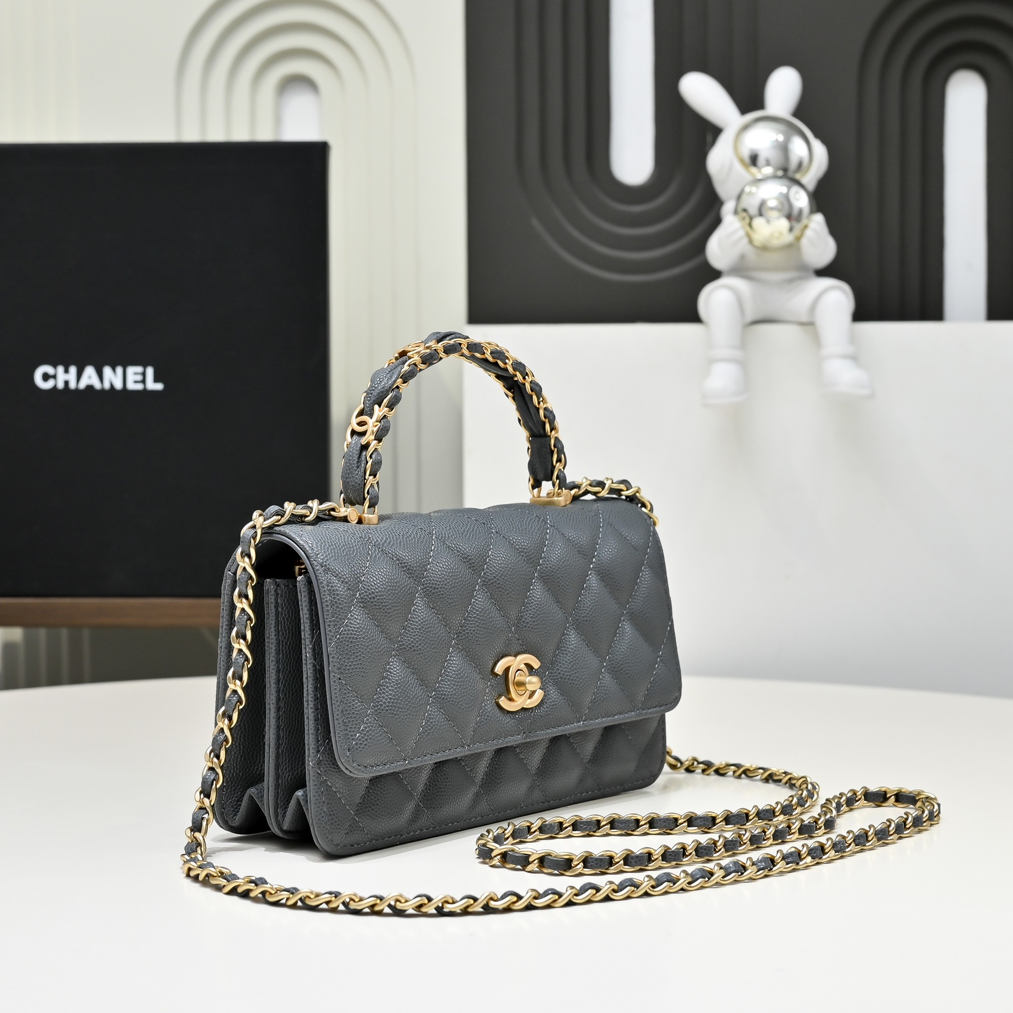 [TOP] CHANEL WOC Bag with CC Logo Handle Calfskin 18.5 cm - Gray