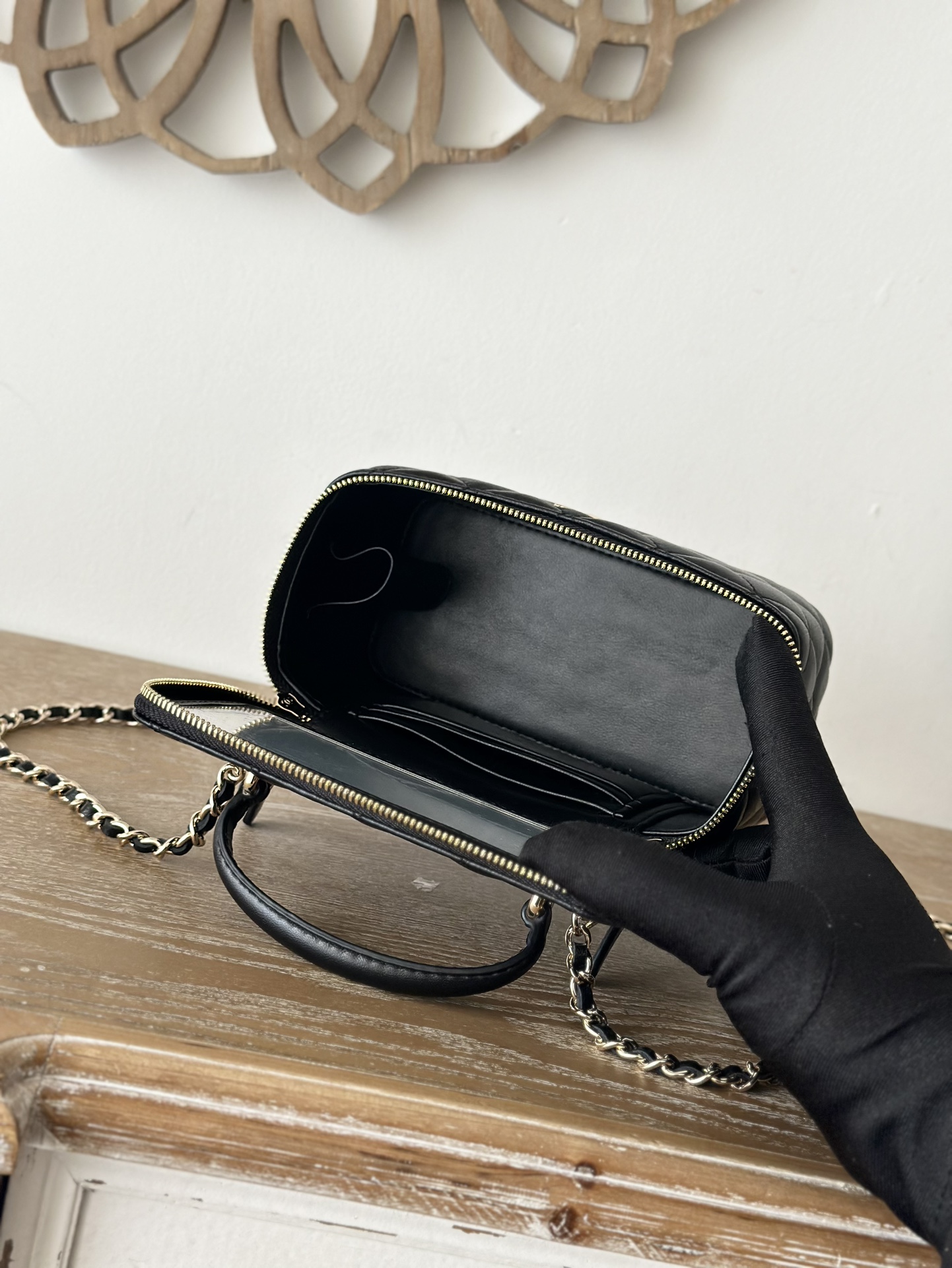 [TOP] CHANEL Vanity Case Bag 9.5× 17 × 8 cm - Black