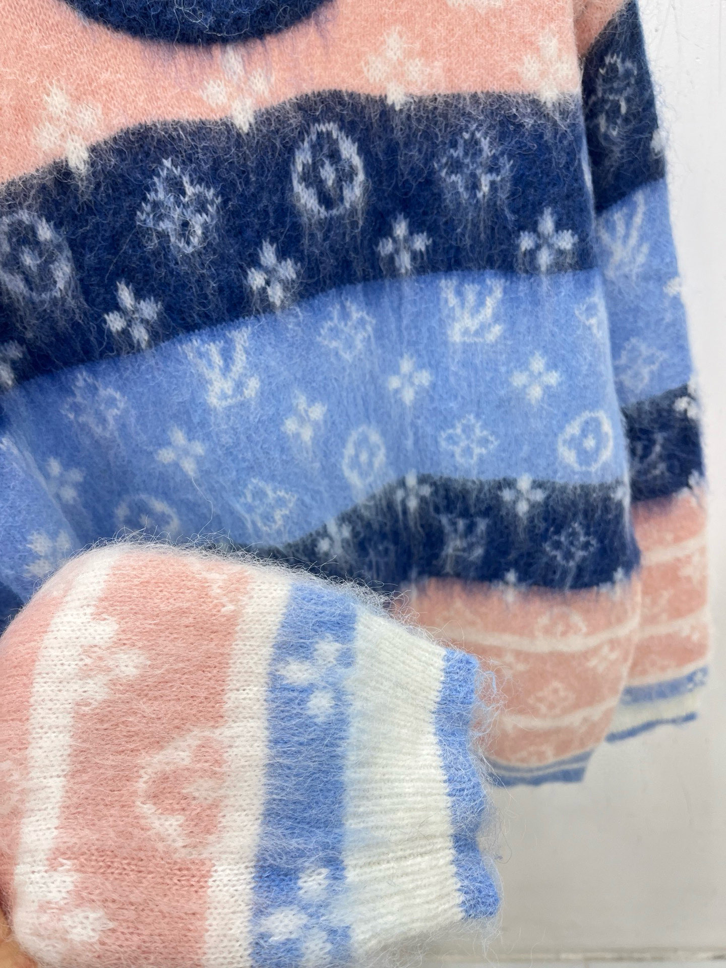 [TOP] Louis Vuitton LV Sweater -  Blue and Pink