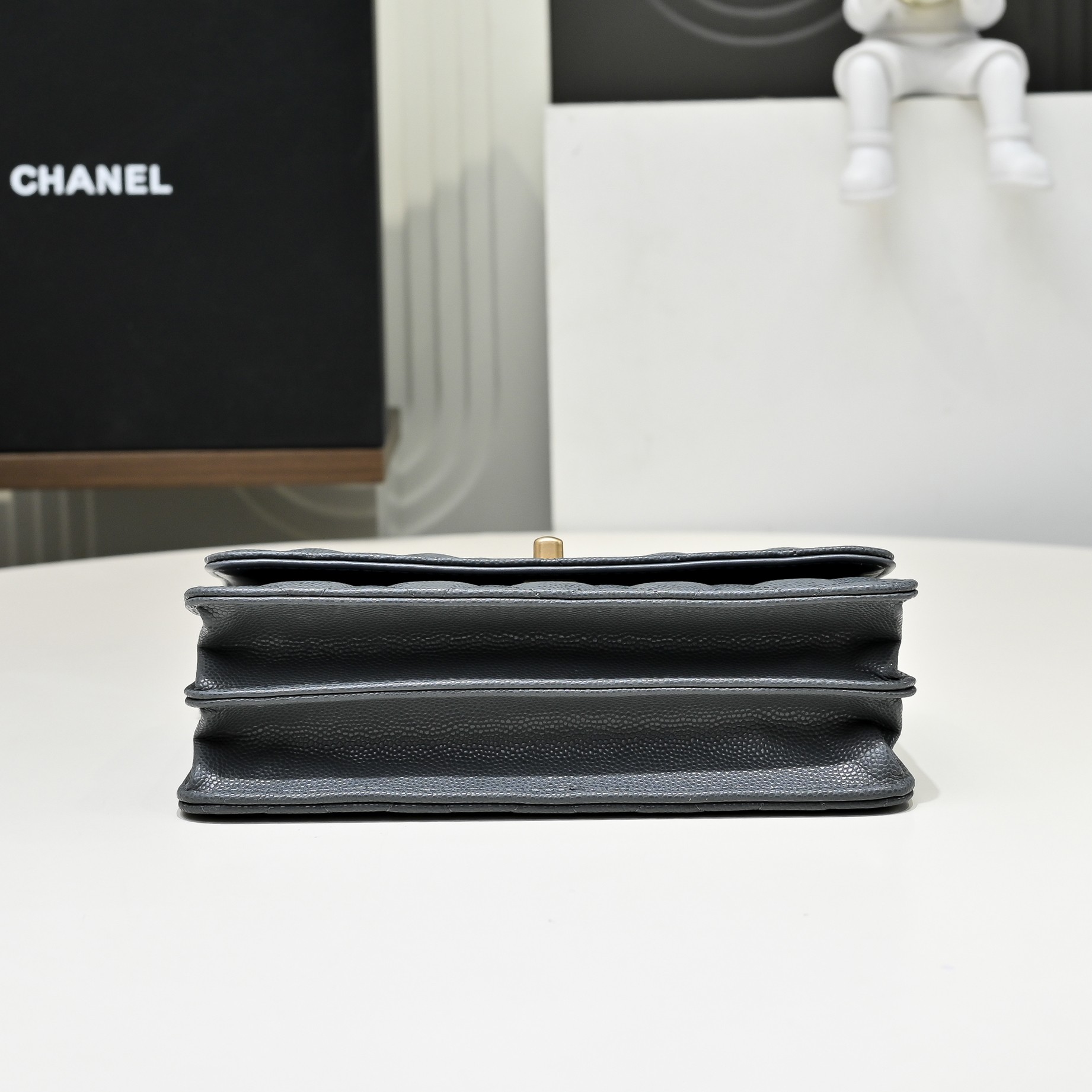 [TOP] CHANEL WOC Bag with CC Logo Handle Calfskin 18.5 cm - Gray