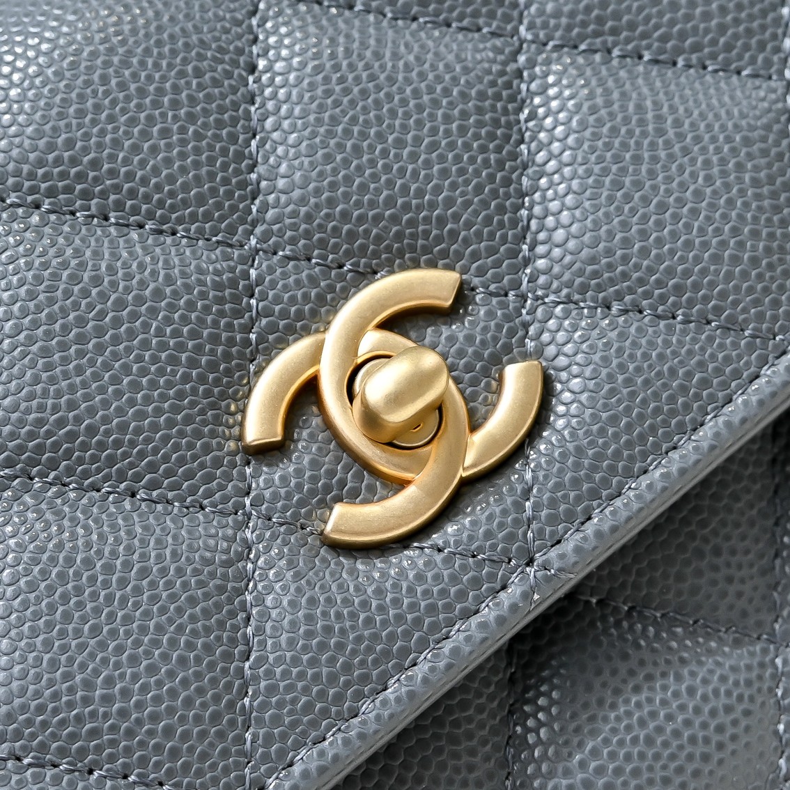 [TOP] CHANEL WOC Bag with CC Logo Handle Calfskin 18.5 cm - Gray