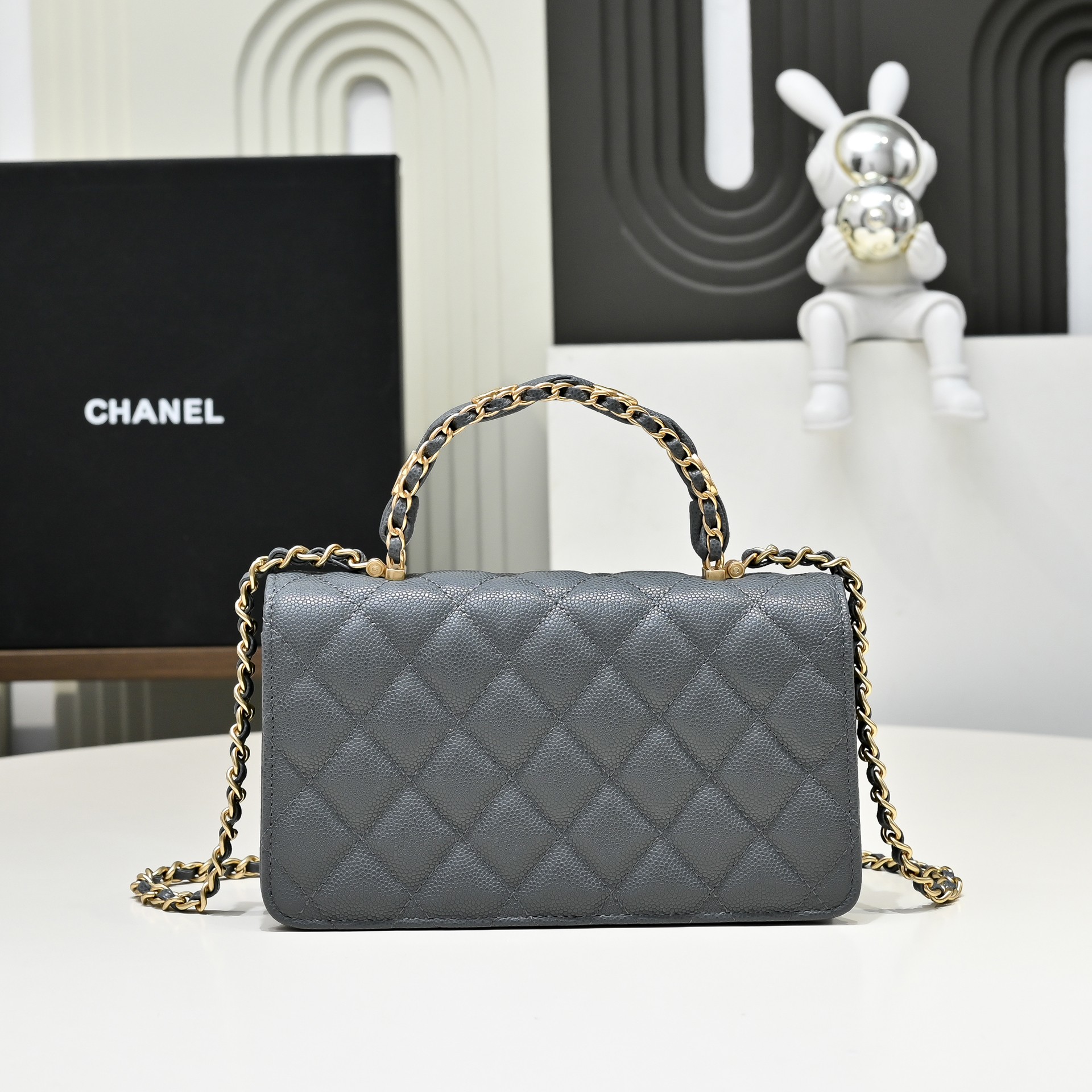 [TOP] CHANEL WOC Bag with CC Logo Handle Calfskin 18.5 cm - Gray