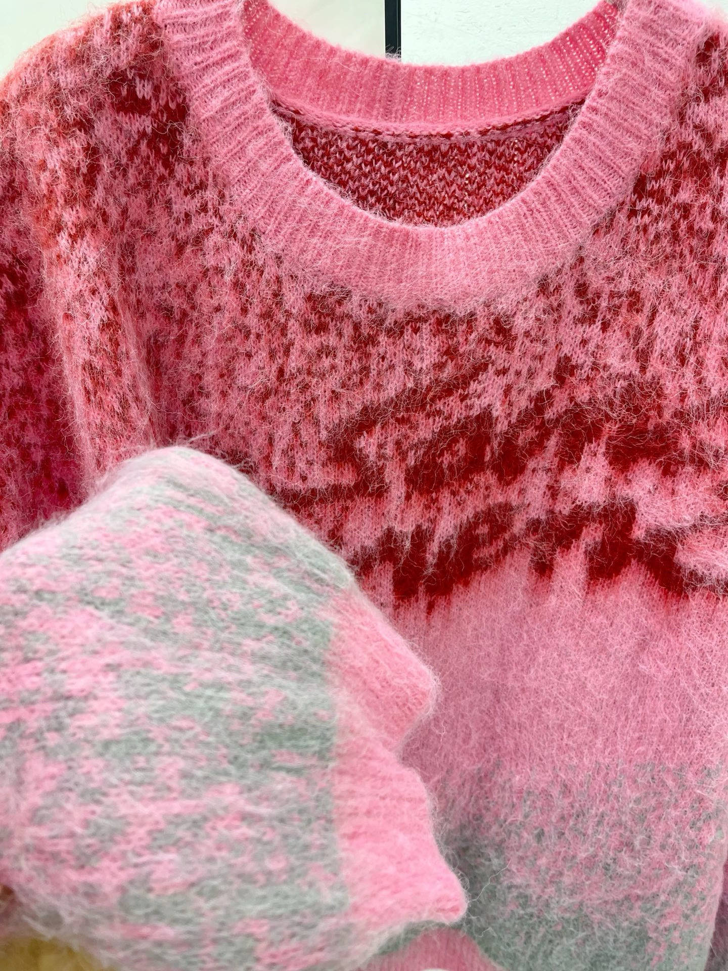 [TOP] Yves Saint Laurent YSL Sweater - Pink