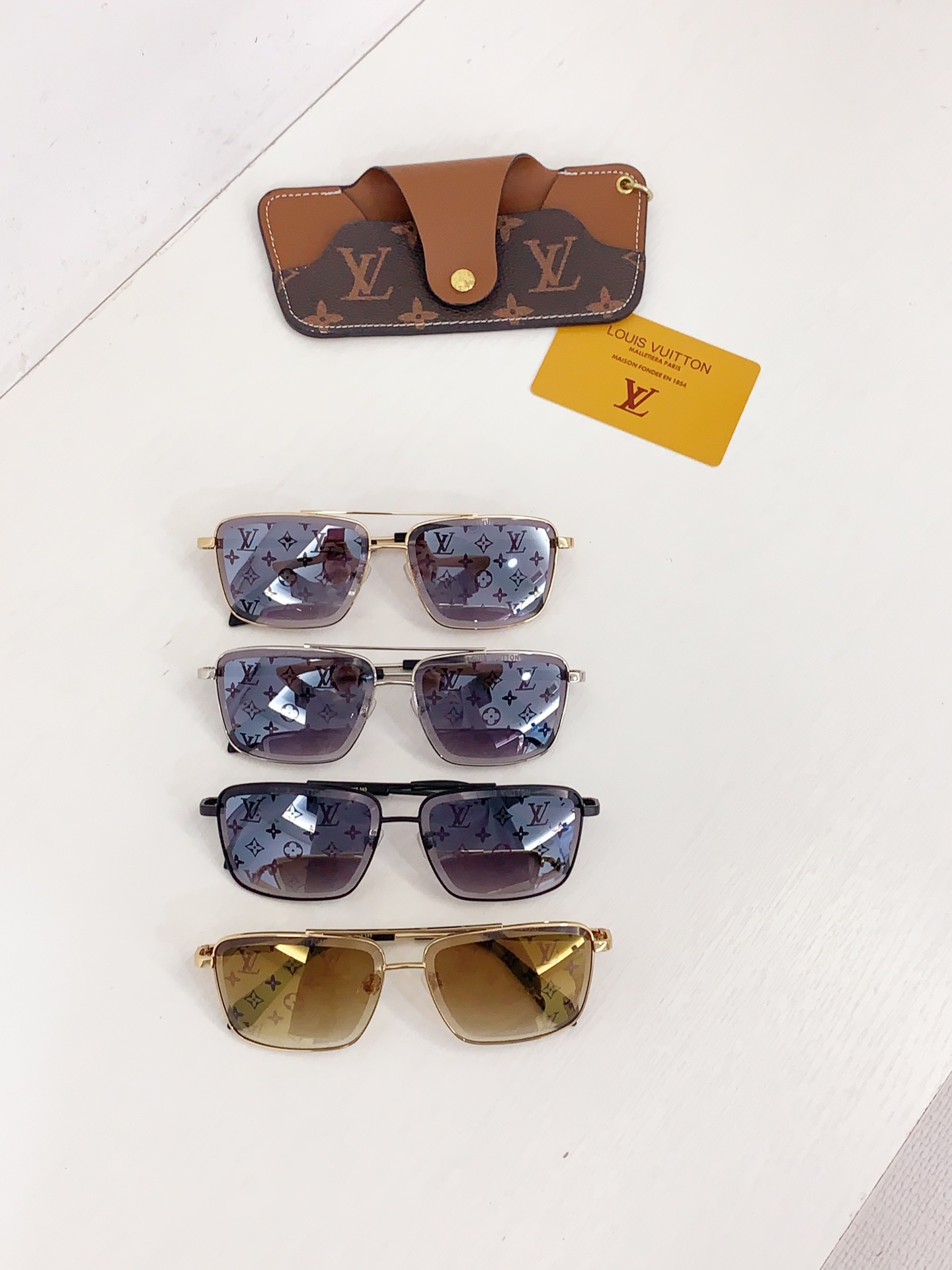 [TOP] Louis Vuitton LV Sunglasses - 4 Colors