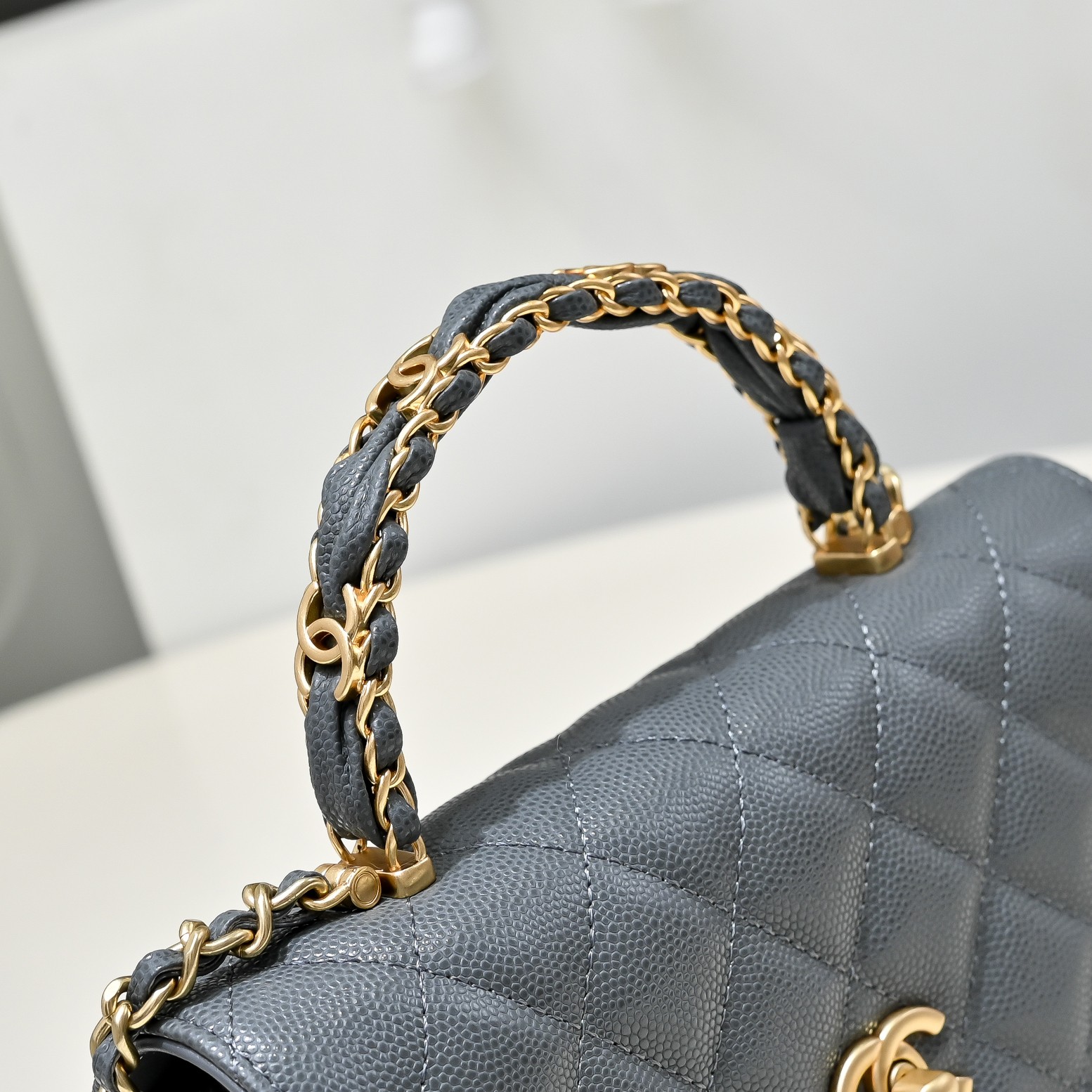 [TOP] CHANEL WOC Bag with CC Logo Handle Calfskin 18.5 cm - Gray