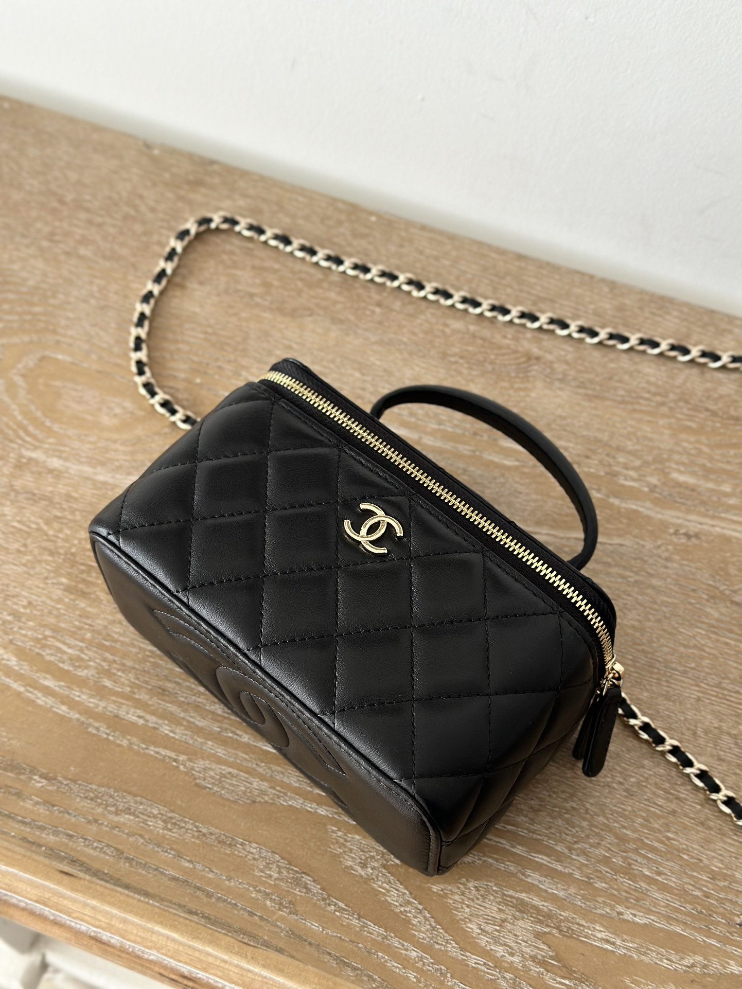 [TOP] CHANEL Vanity Case Bag 9.5× 17 × 8 cm - Black