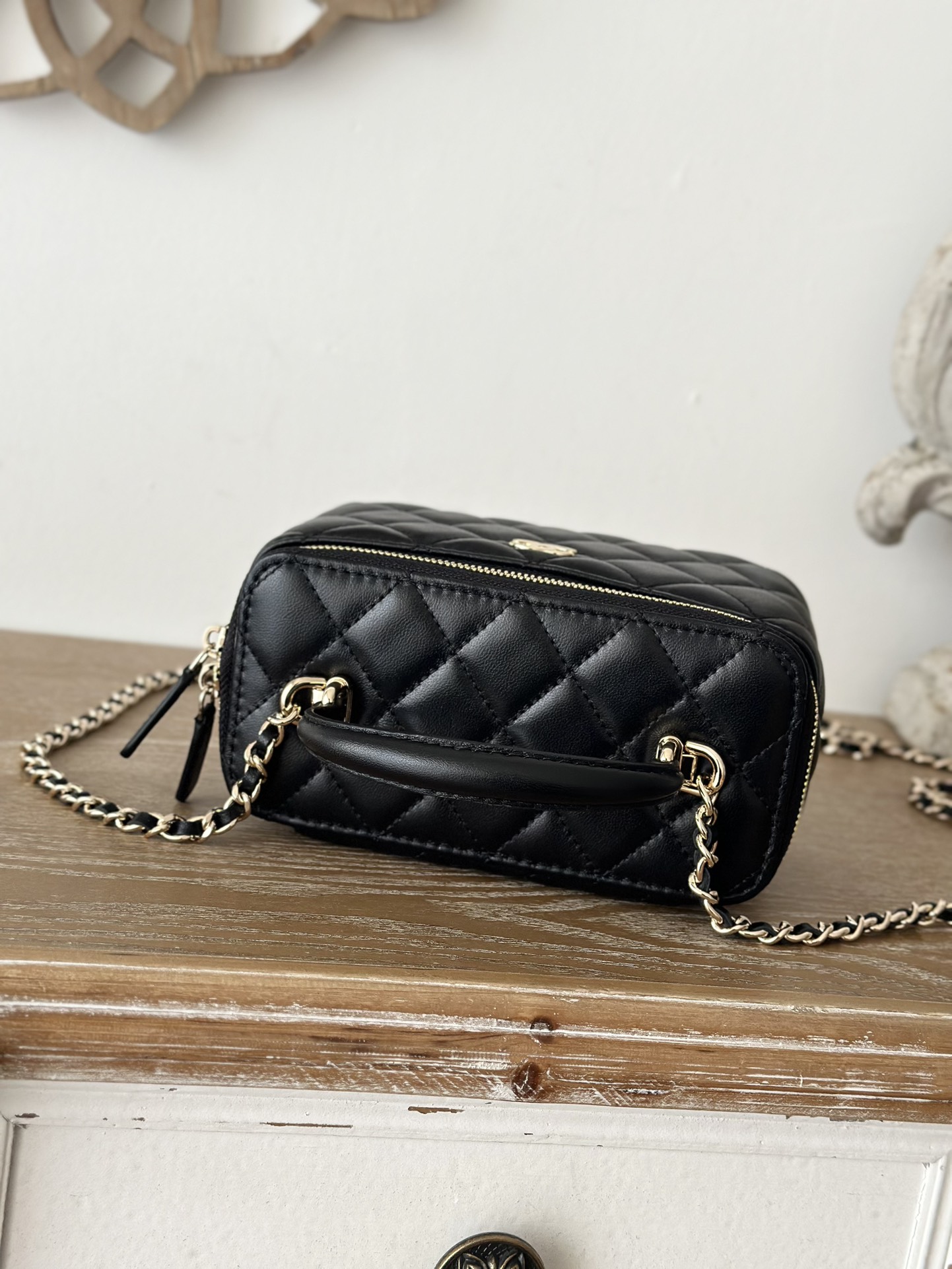 [TOP] CHANEL Vanity Case Bag 9.5× 17 × 8 cm - Black