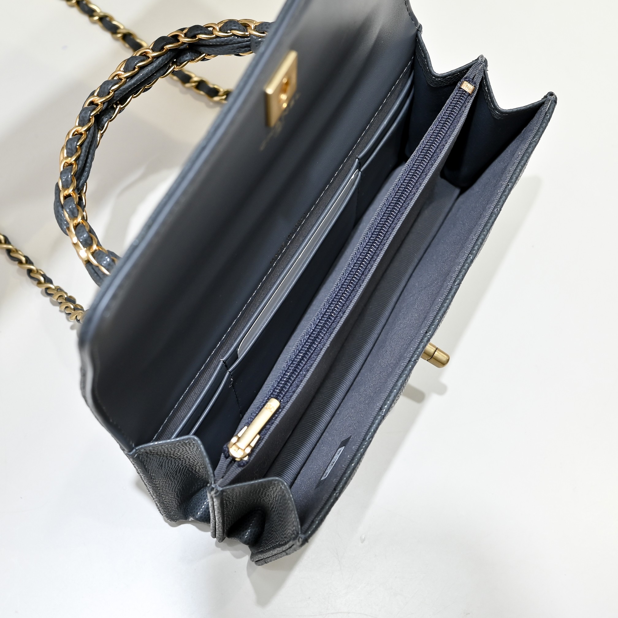 [TOP] CHANEL WOC Bag with CC Logo Handle Calfskin 18.5 cm - Gray