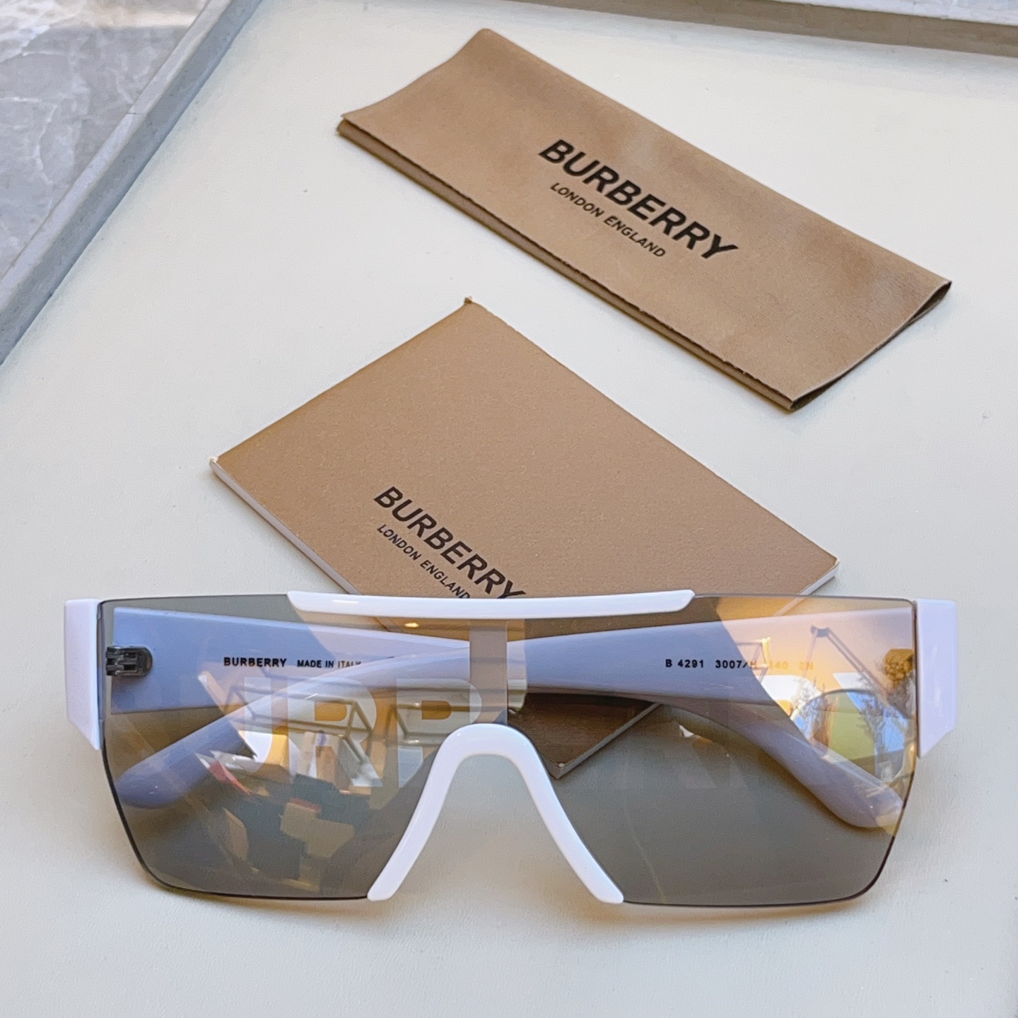 [TOP] BURBERRY Sunglasses - 3 Colors