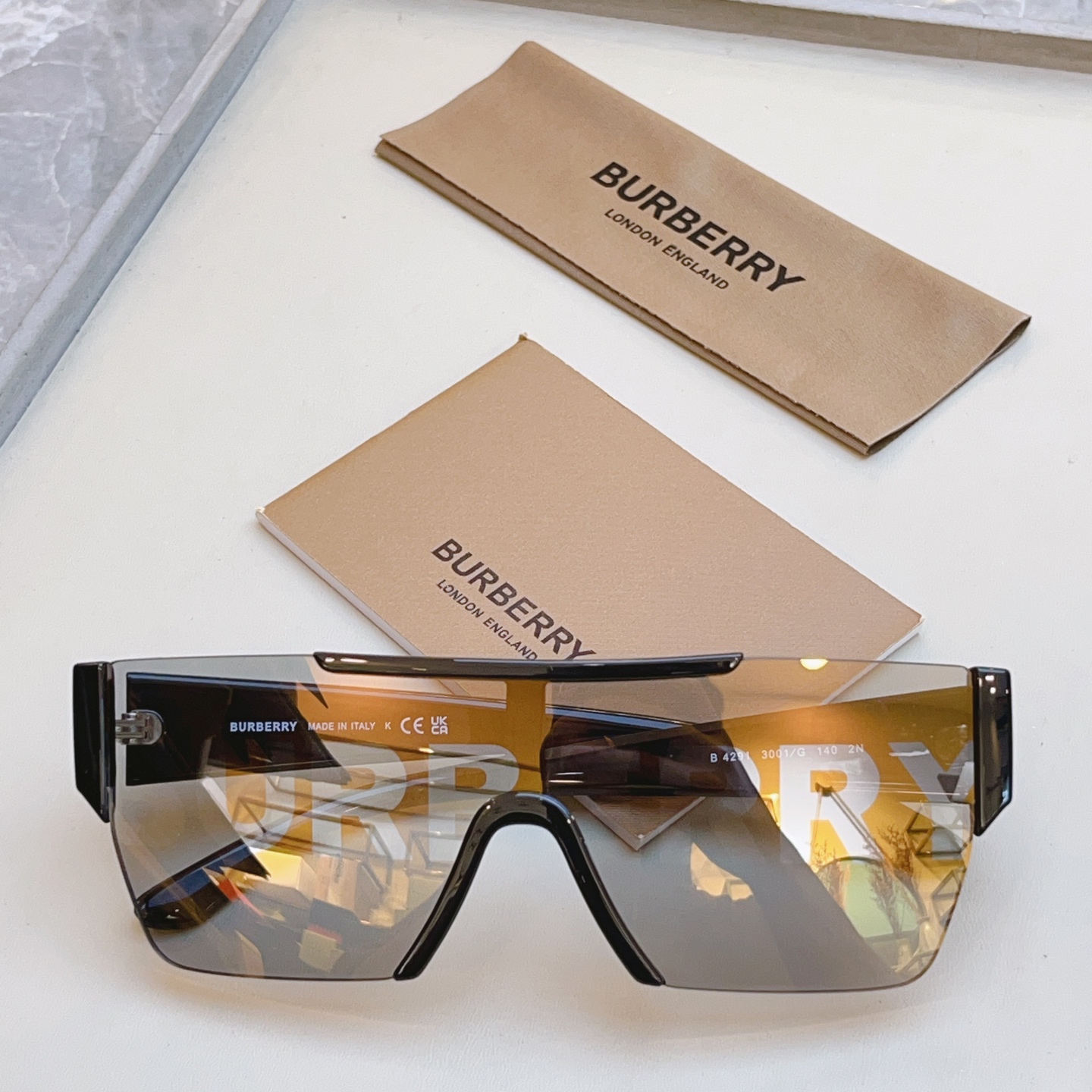 [TOP] BURBERRY Sunglasses - 3 Colors