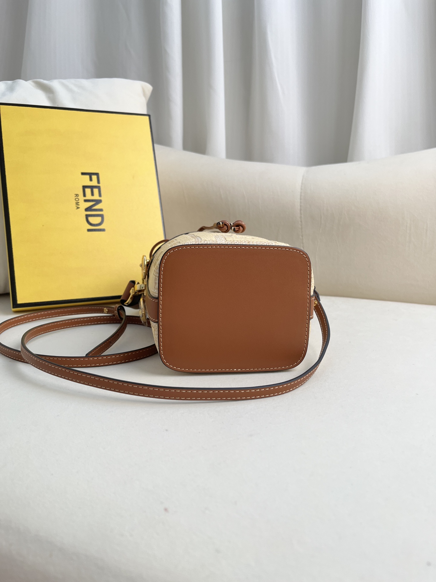[TOP] FENDI Mon Tresor Calfskin/Straw Bag 18x12x10cm - Brown