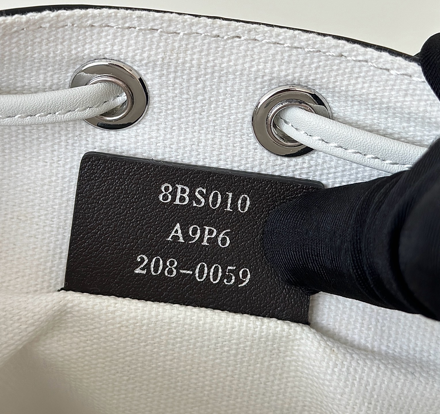 [TOP] FENDI Mon Tresor Embroidered Washed Denim Bag 18x12x10cm - White