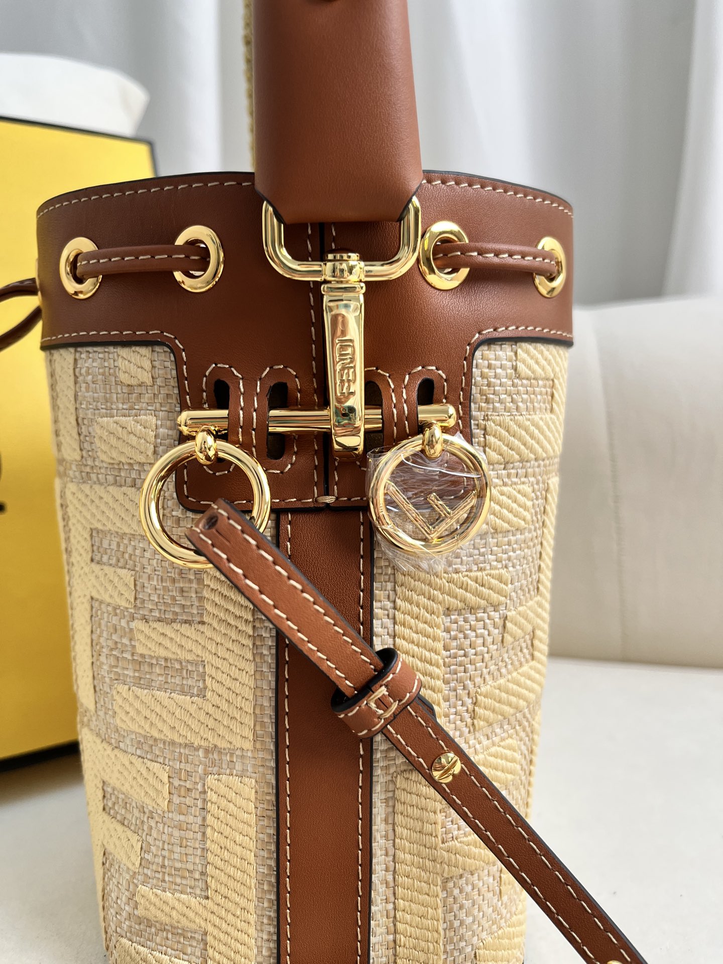 [TOP] FENDI Mon Tresor Calfskin/Straw Bag 18x12x10cm - Brown