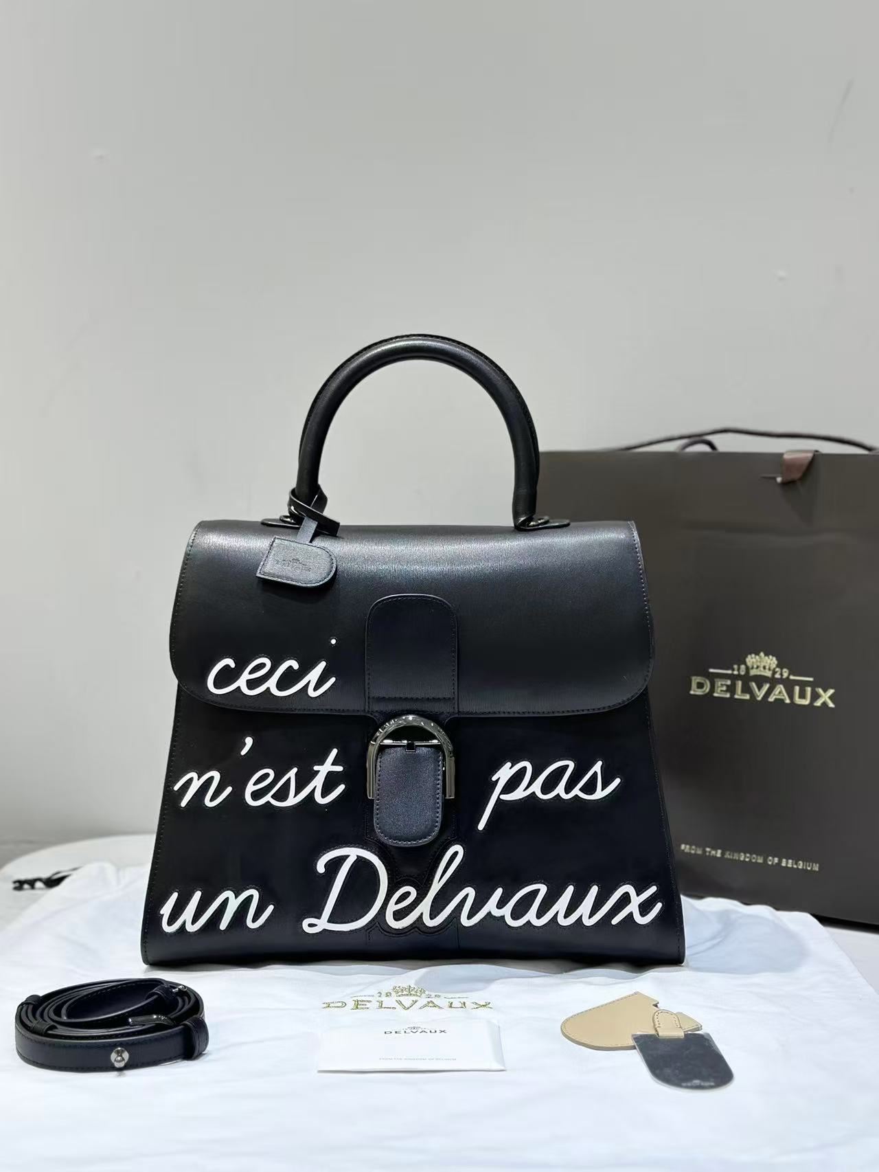 [TOP] Delvaux L'Humour MM Bag Box Calf 29x25x16cm - Black