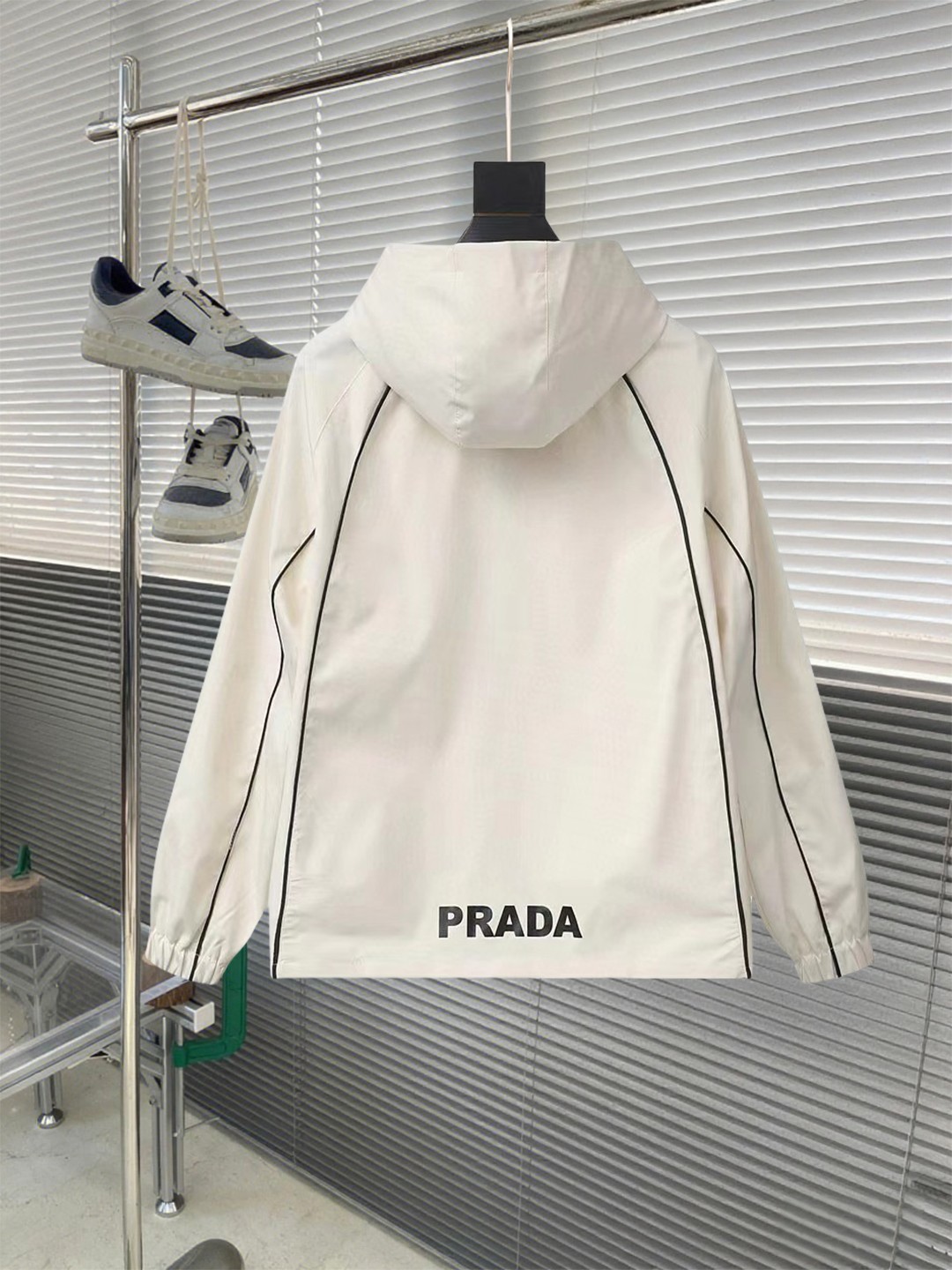 [TOP] PRADA Men's Jacket - White