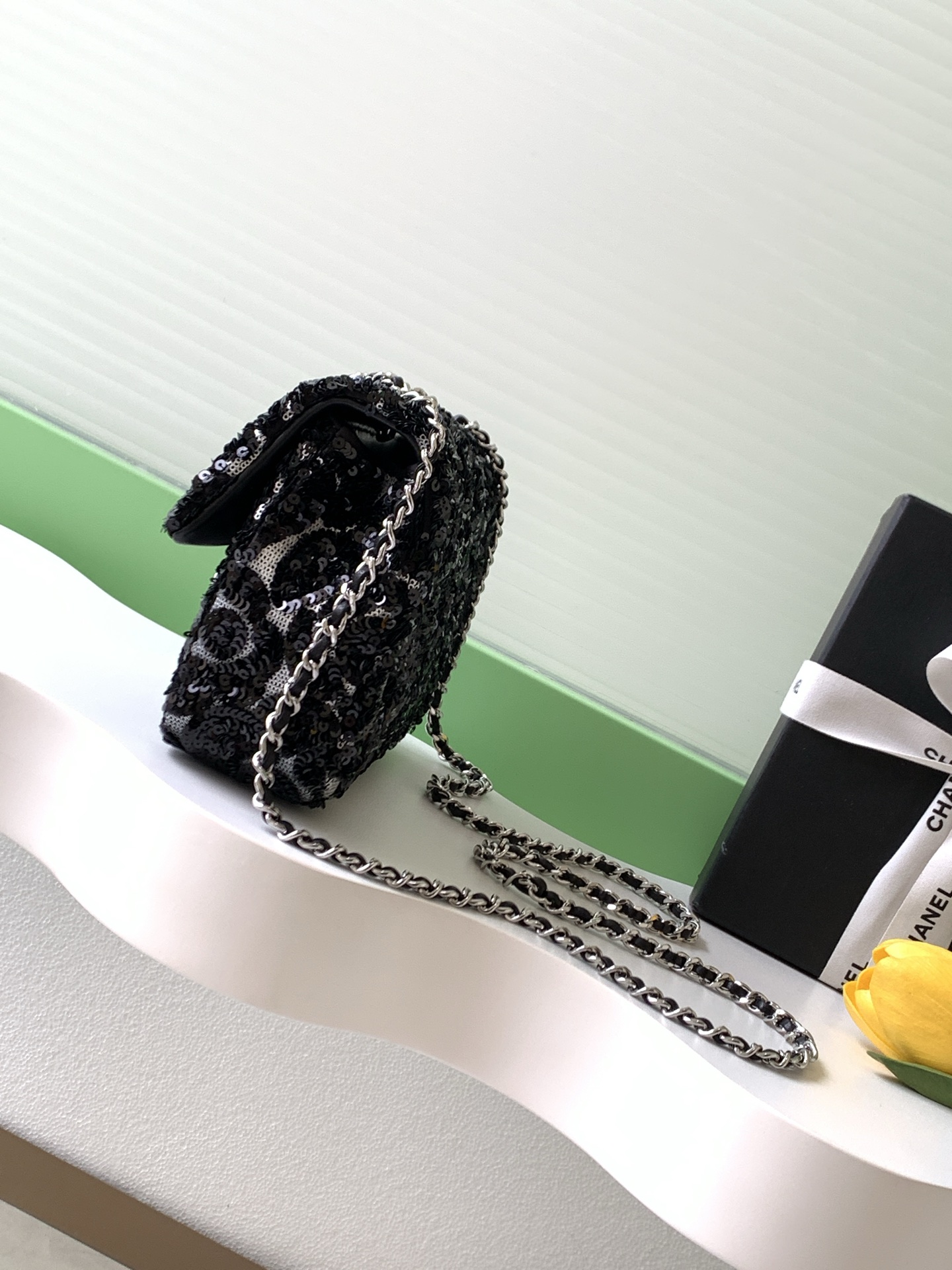 [TOP] CHANEL Classic Flap Bag CF Sequins 21*14*8cm - Black