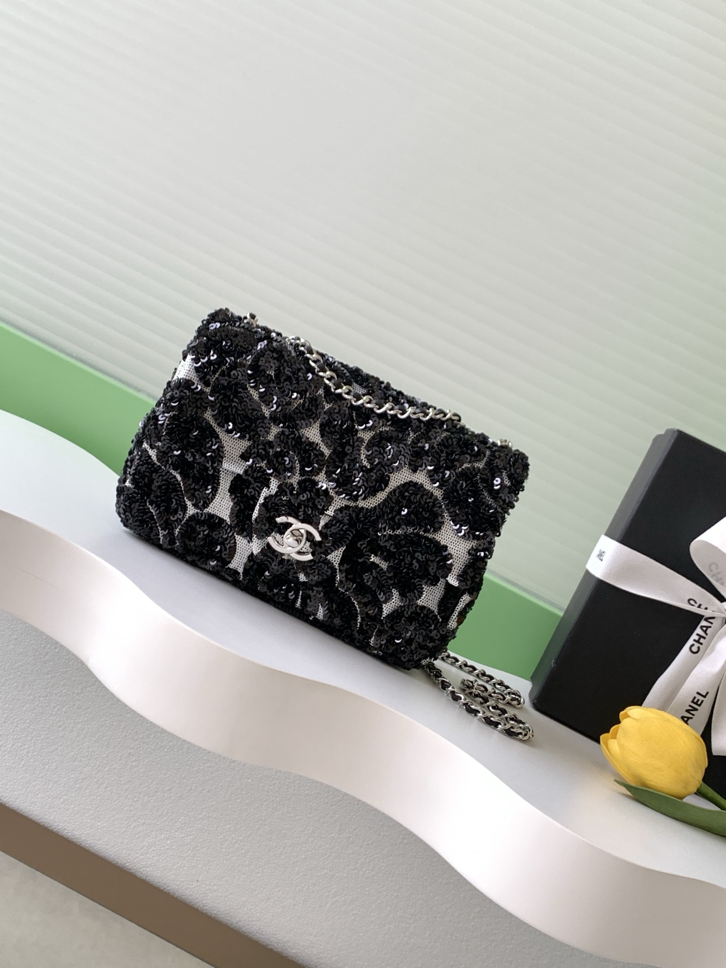 [TOP] CHANEL Classic Flap Bag CF Sequins 21*14*8cm - Black